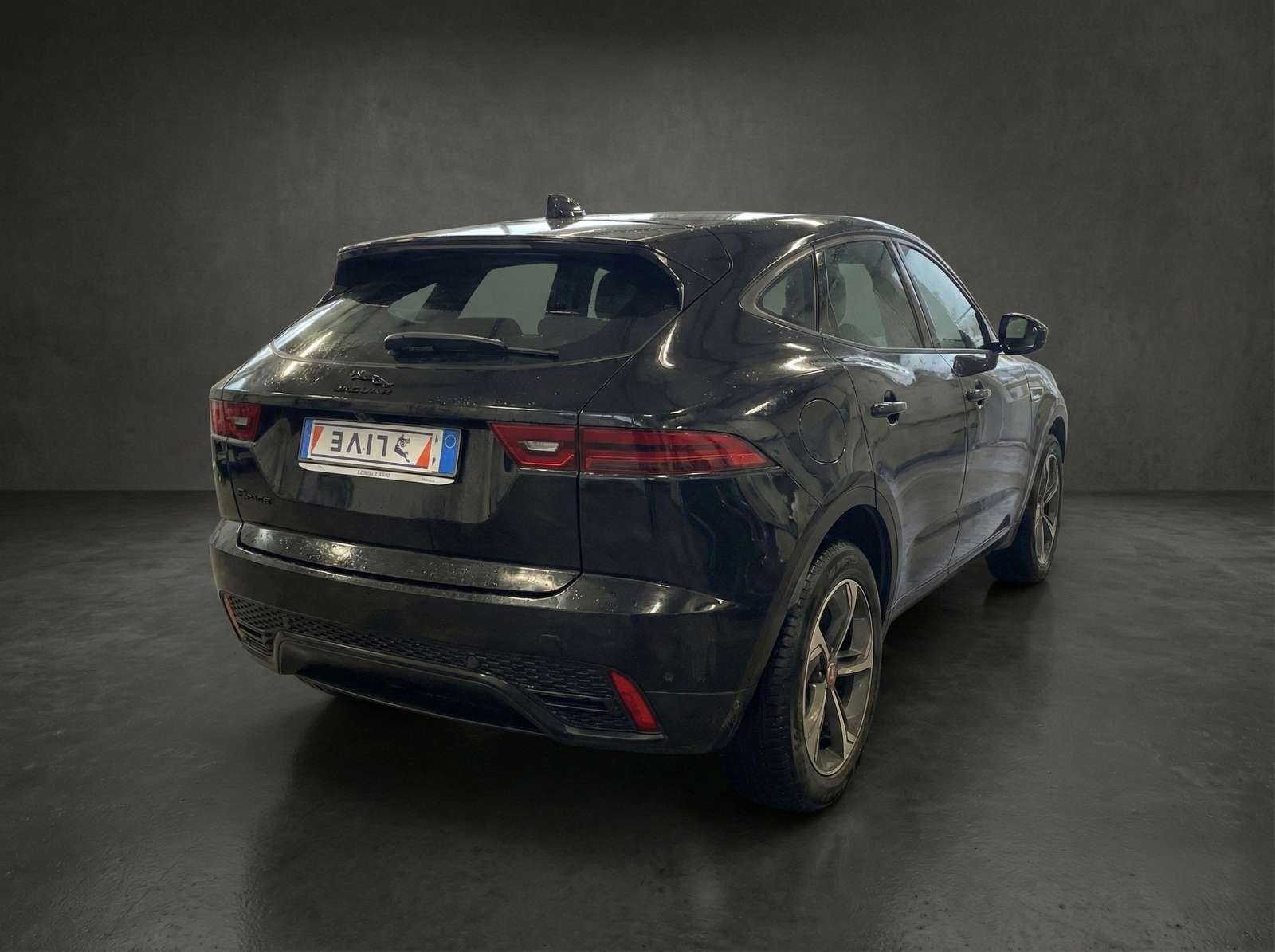Jaguar E-Pace 2.0D R-Dynamic - view 2
