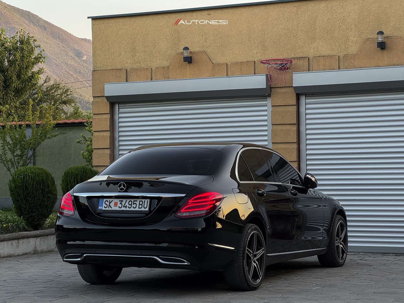 Mercedes C250 4Matic Premium - view 3