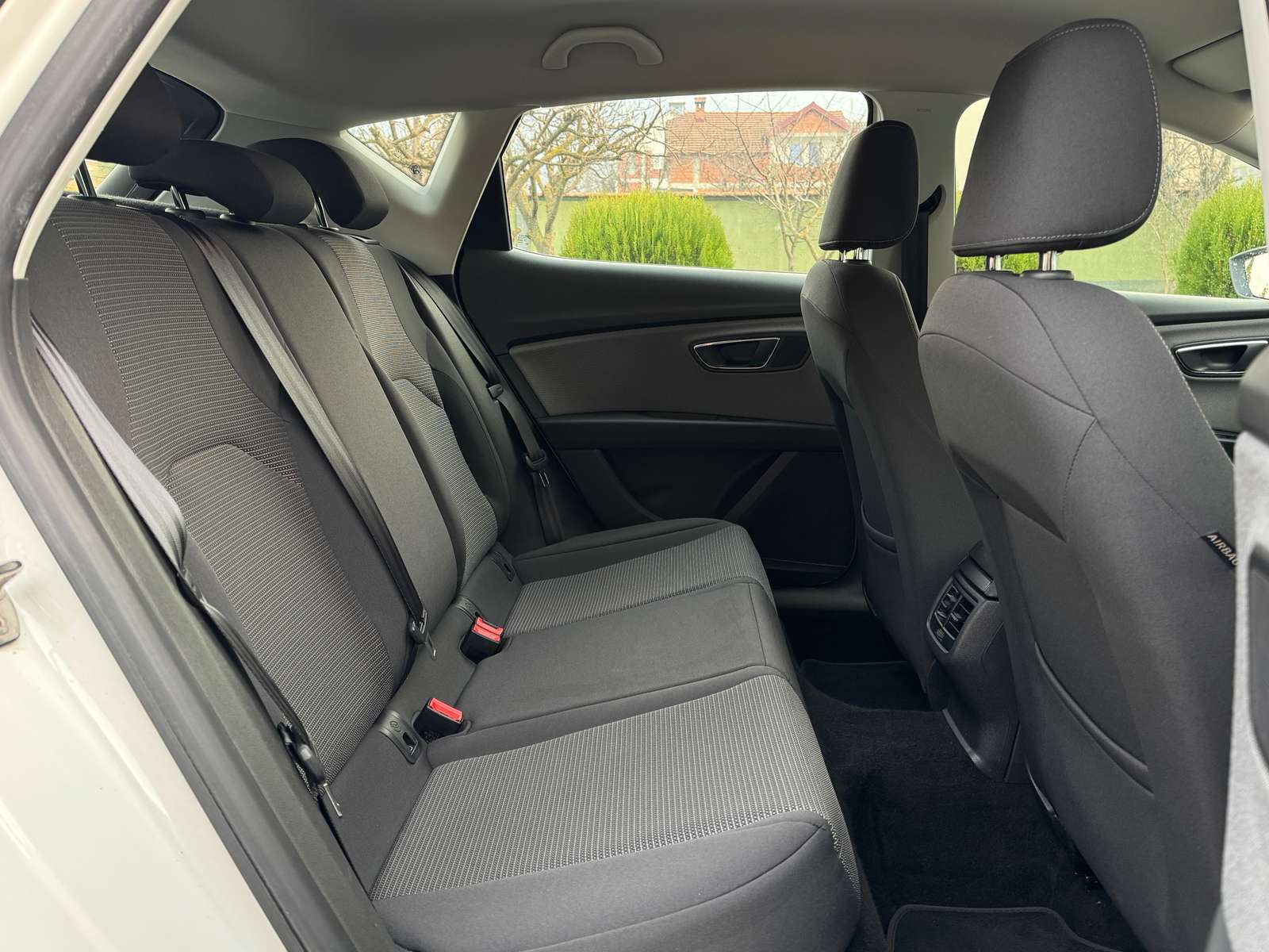 Seat Leon 1.6TDI Facelift - view 6
