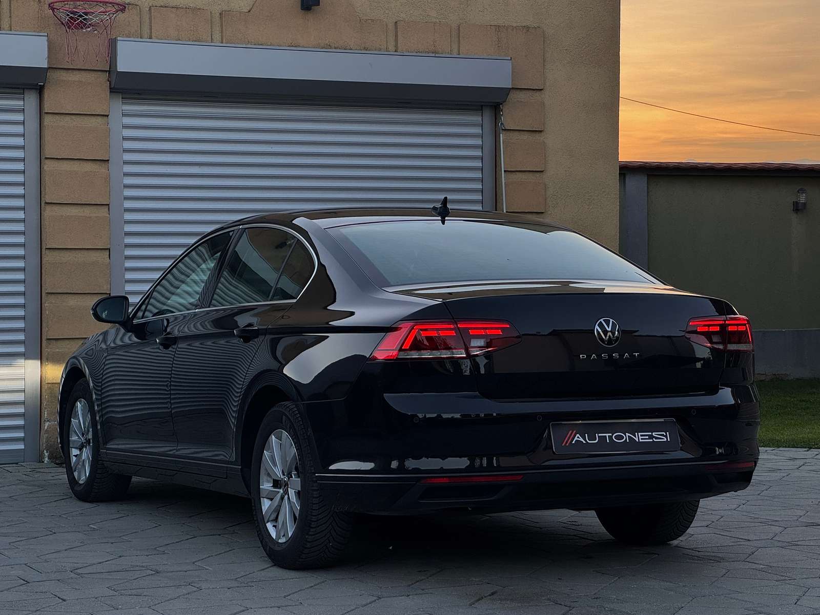 VW Passat 2.0TDI Business Facelift - view 2