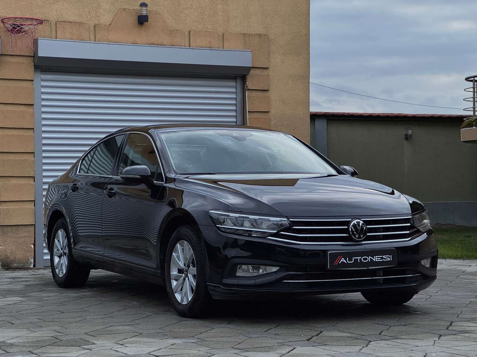 VW Passat 2.0TDI Business Facelift - view 3