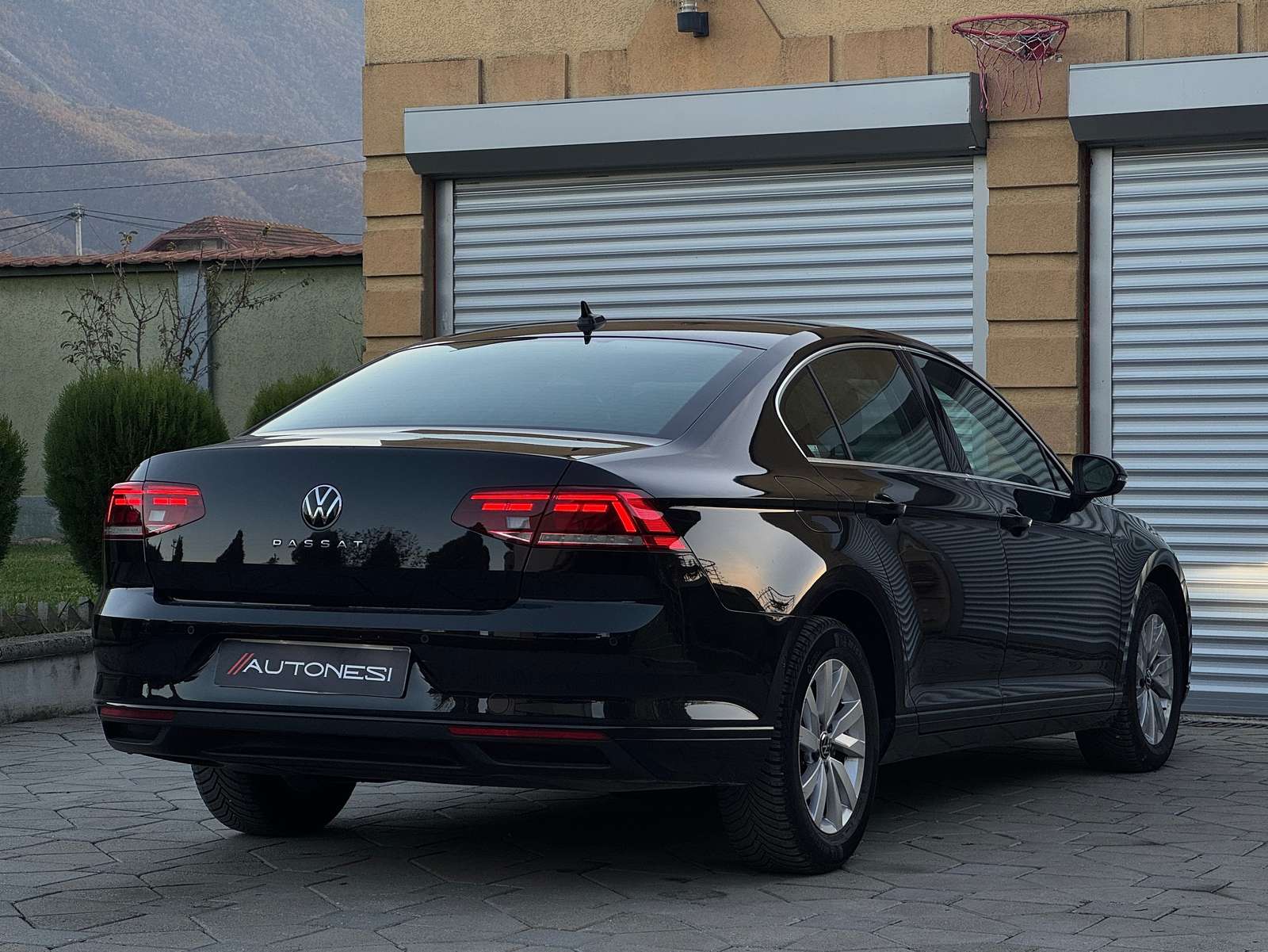VW Passat 2.0TDI Business Facelift - view 4