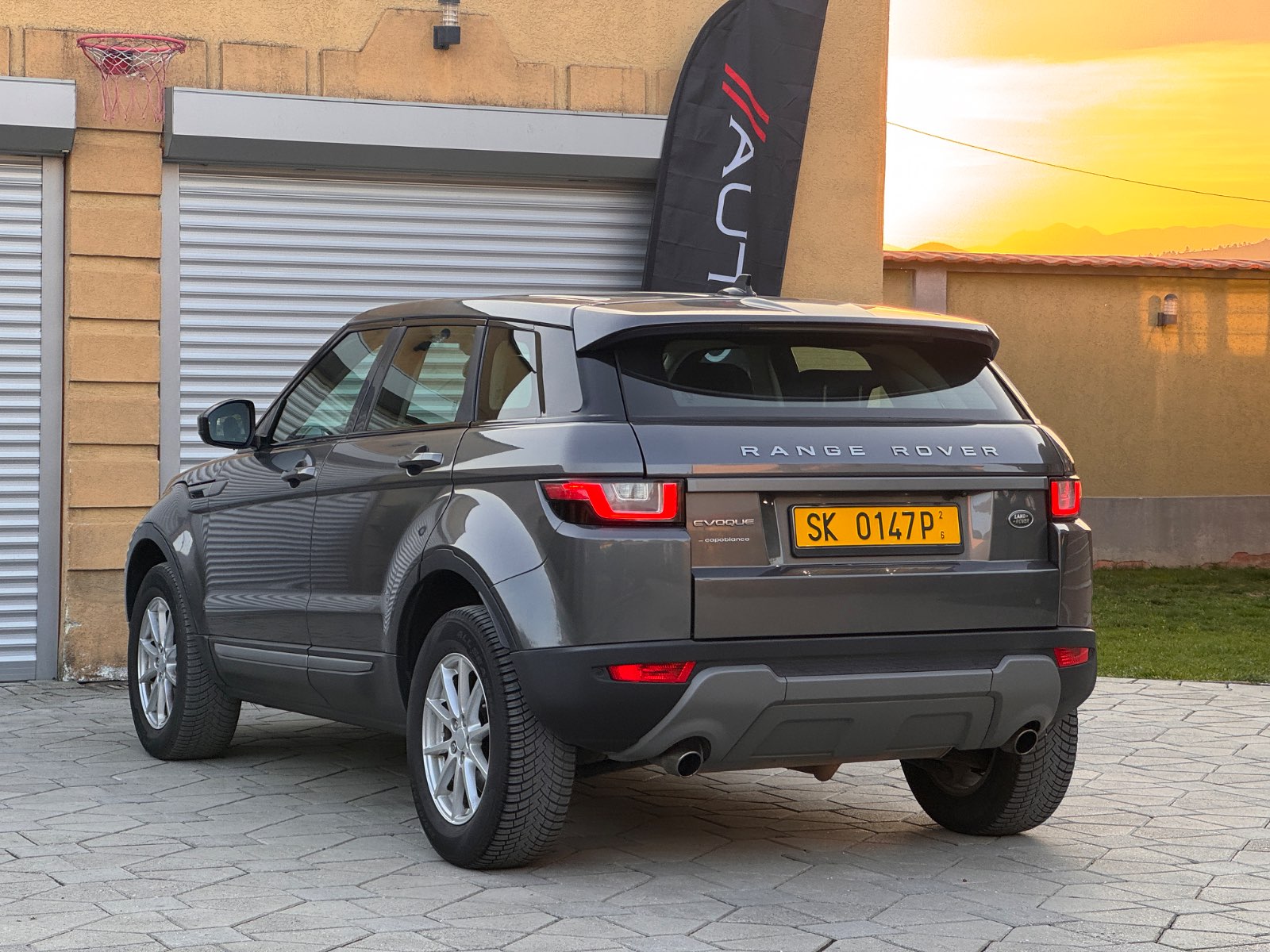 Land Rover Evoque 2.0 FACELIFT - view 3