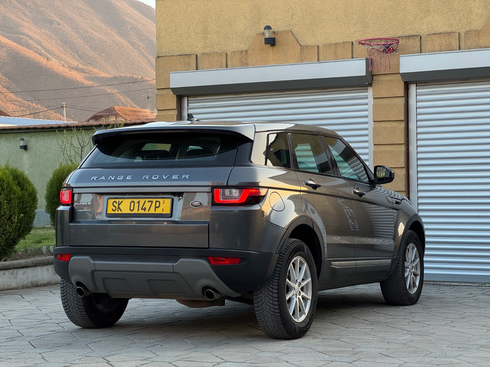 Land Rover Evoque 2.0 FACELIFT - view 4
