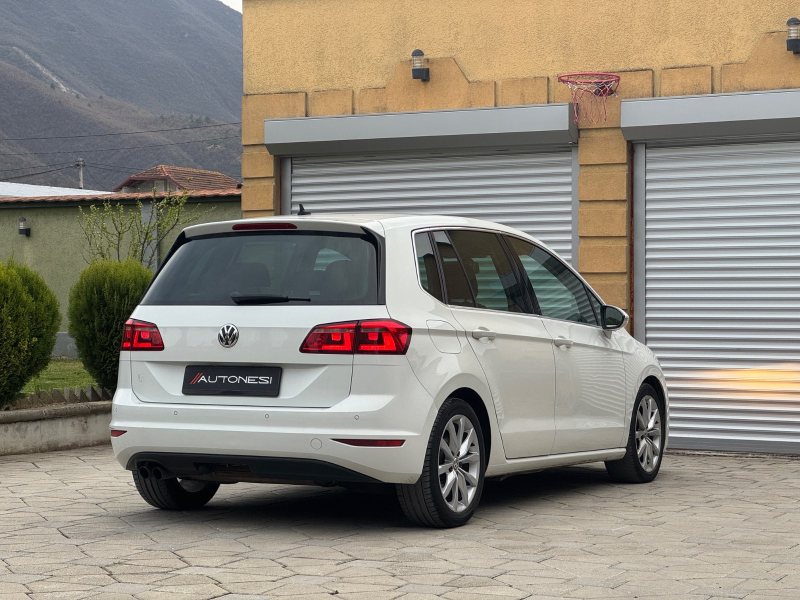 VW Golf VII Sportsvan 2.0 TDI DSG Carat - view 3
