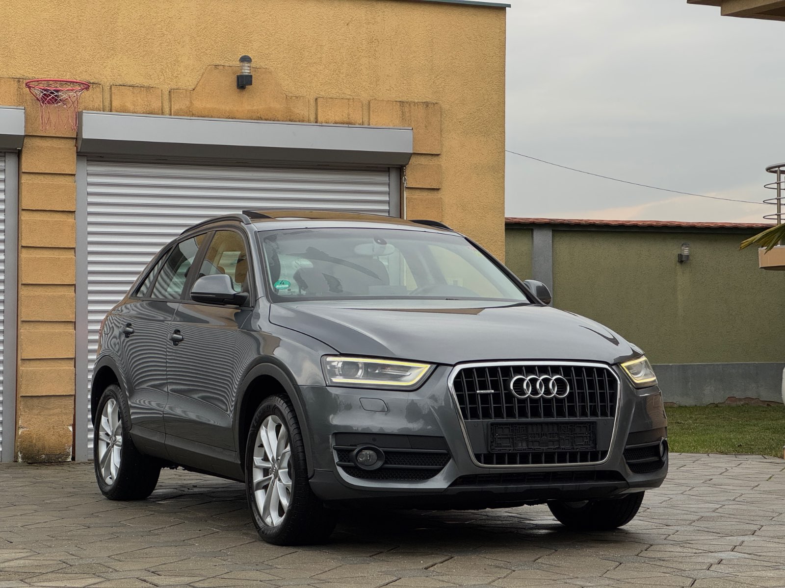 Audi Q3 2.0TDI Quattro S-Tronic - view 2