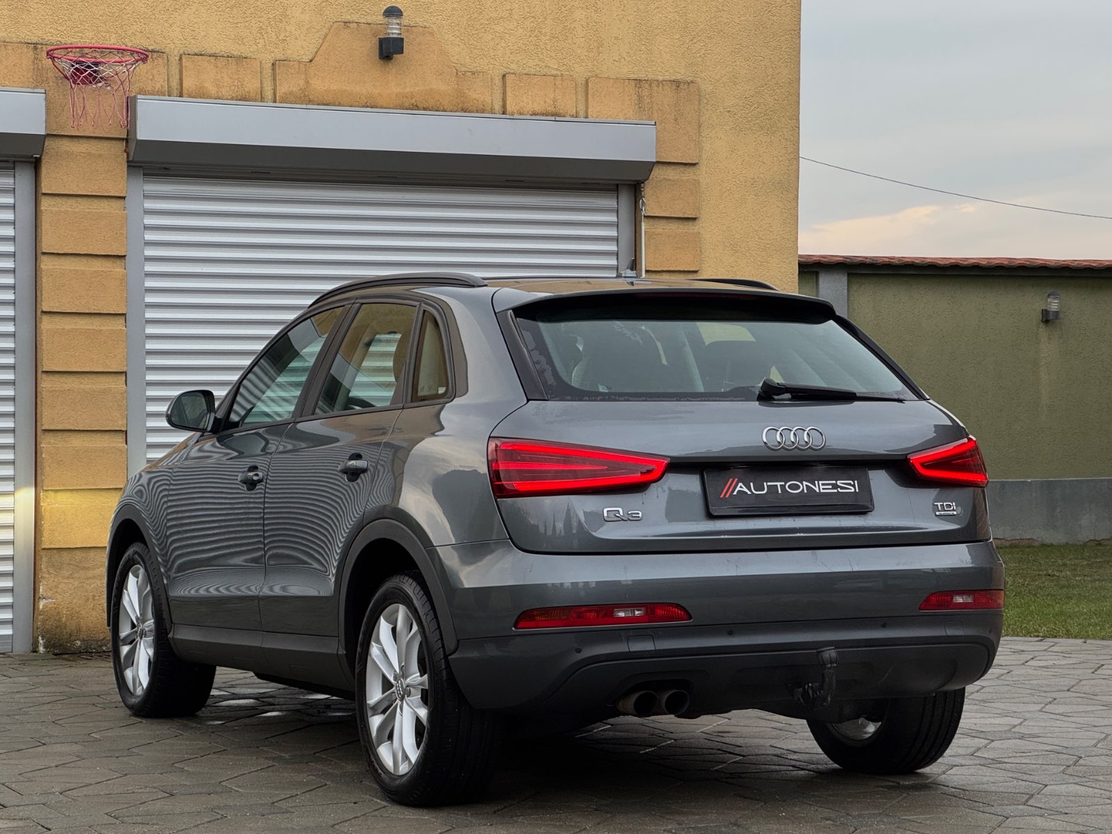 Audi Q3 2.0TDI Quattro S-Tronic - view 3