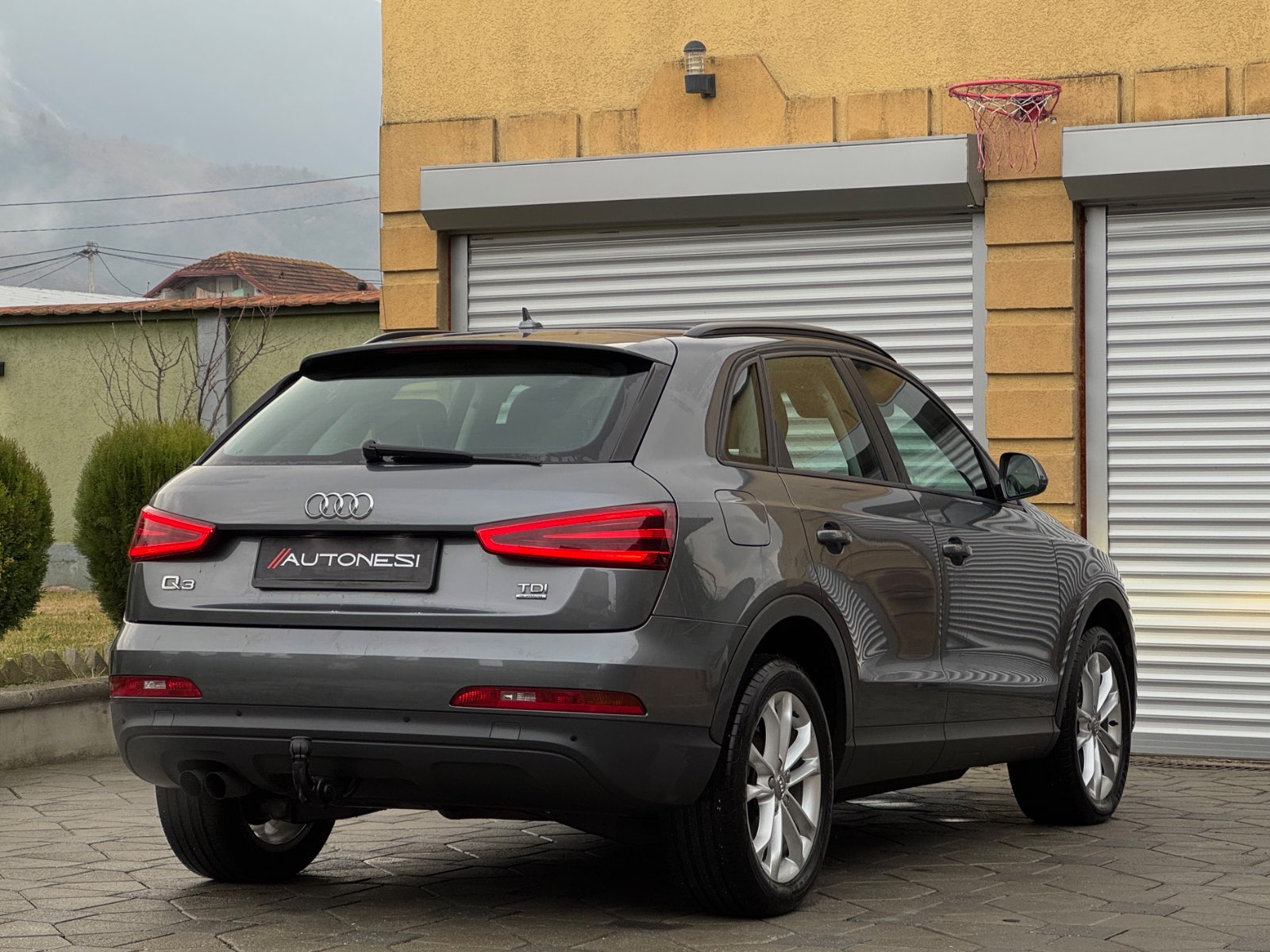 Audi Q3 2.0TDI Quattro S-Tronic - view 4