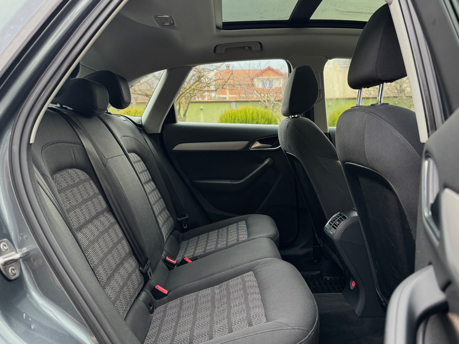 Audi Q3 2.0TDI Quattro S-Tronic - view 6
