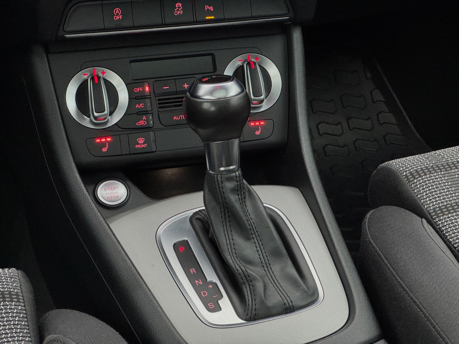 Audi Q3 2.0TDI Quattro S-Tronic - view 8