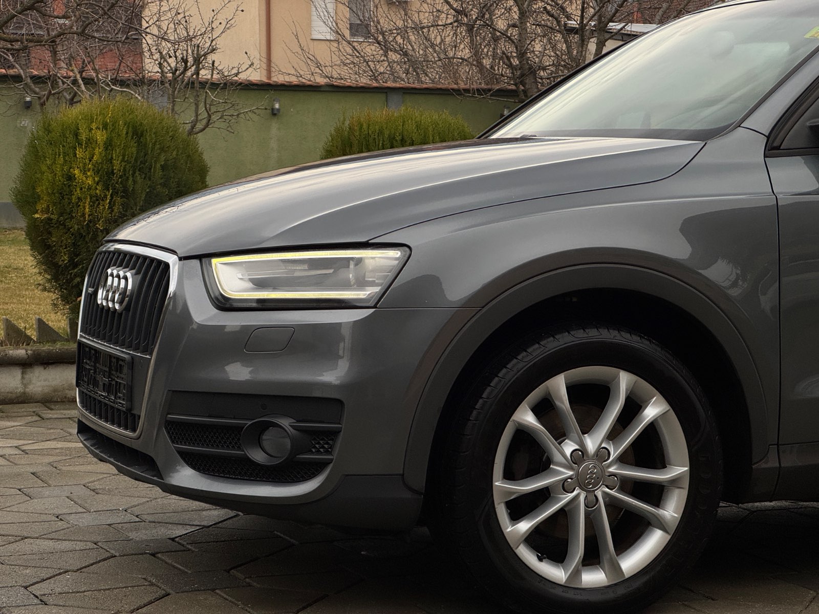 Audi Q3 2.0TDI Quattro S-Tronic - view 10