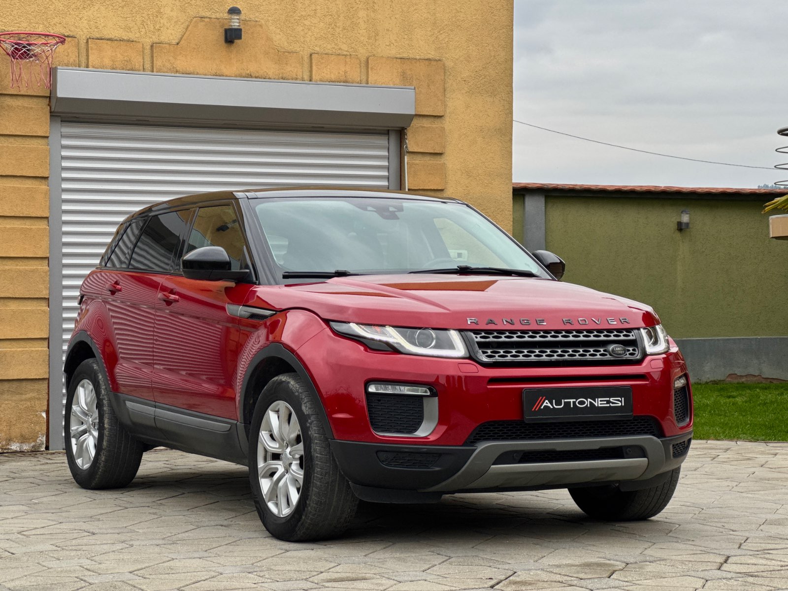 Land Rover Evoque 2.0d Facelift - view 3