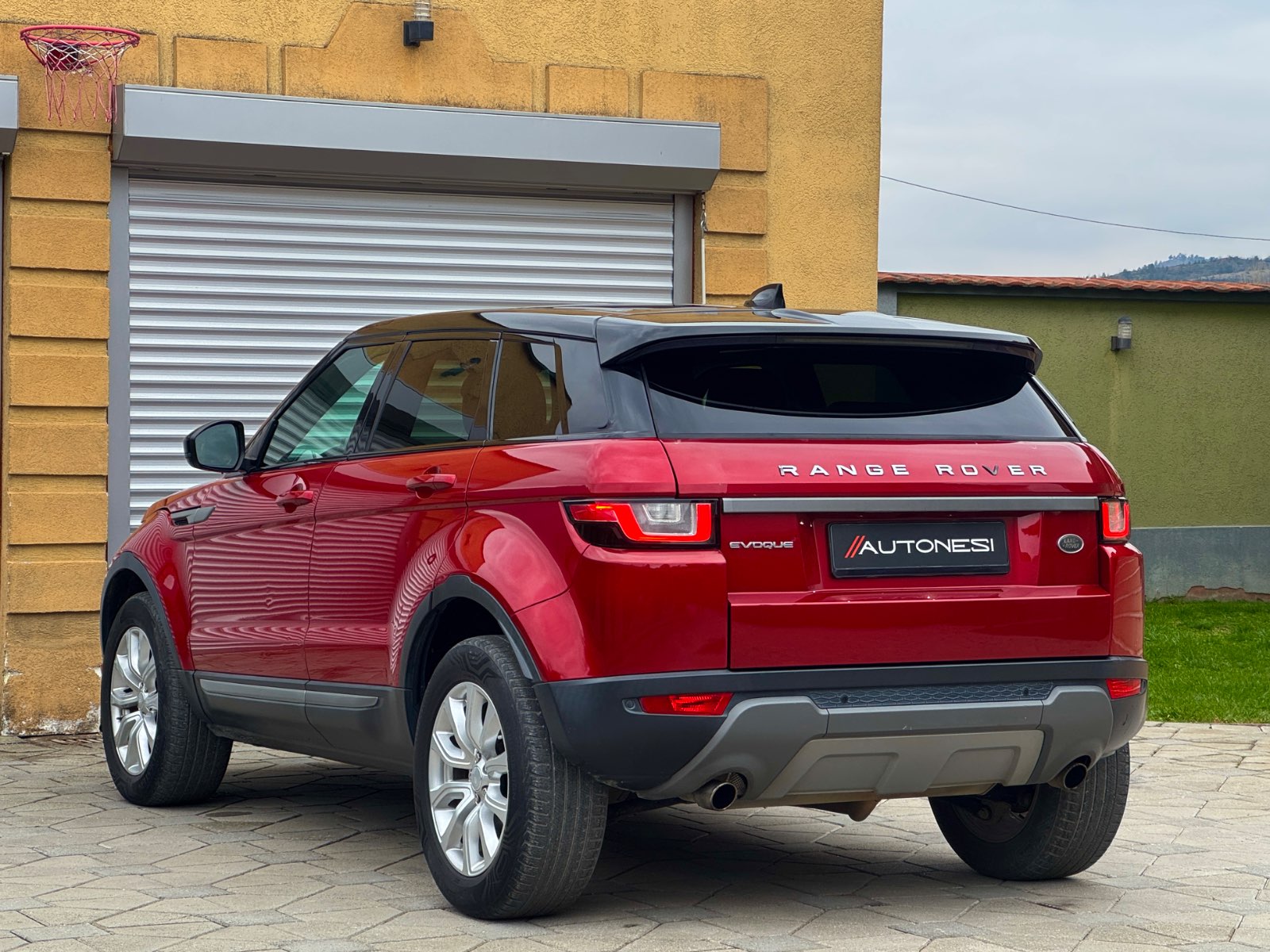 Land Rover Evoque 2.0d Facelift - view 4