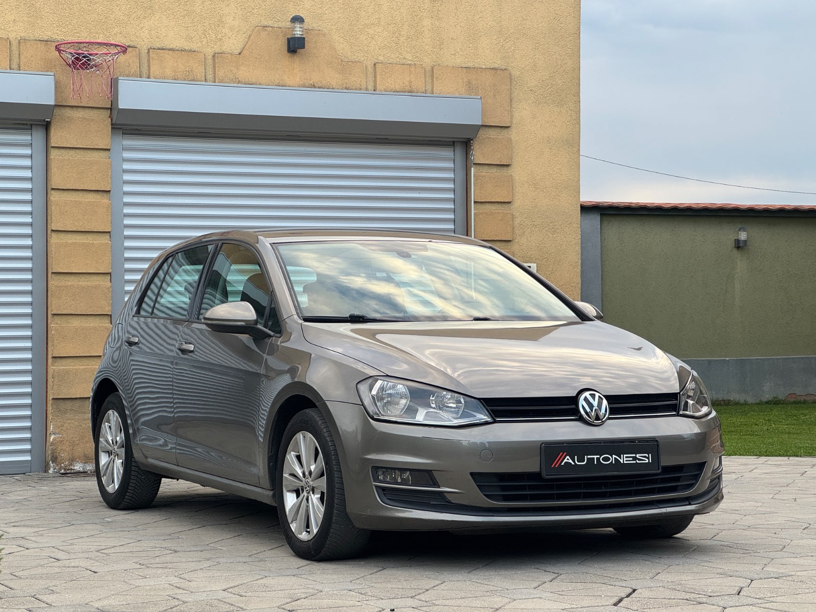 VW Golf 7 1.6TDI DSG - view 2