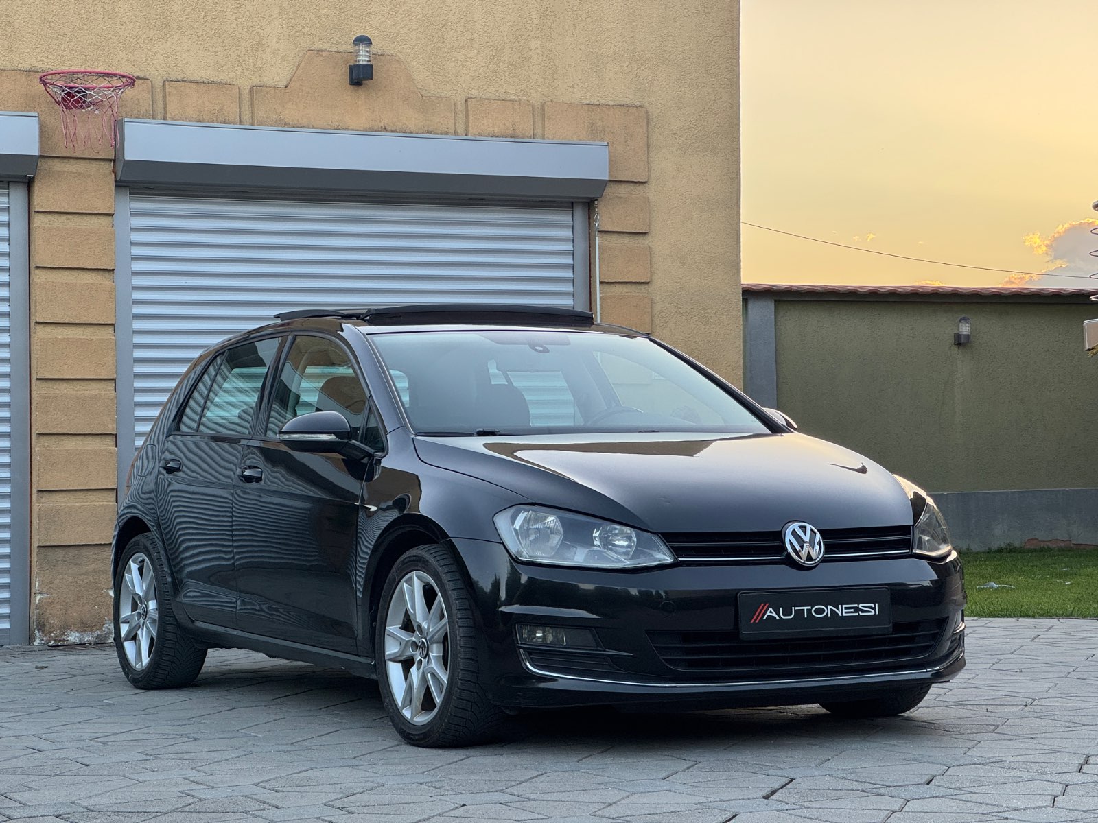 VW Golf 7 1.6TDI DSG Highline - view 2