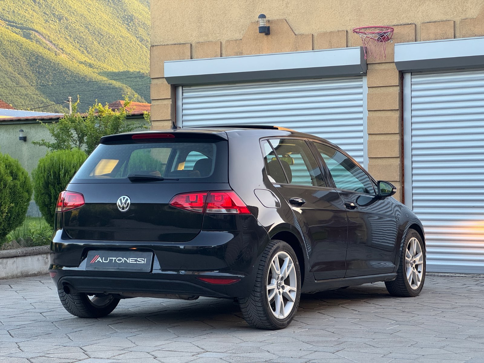 VW Golf 7 1.6TDI DSG Highline - view 3