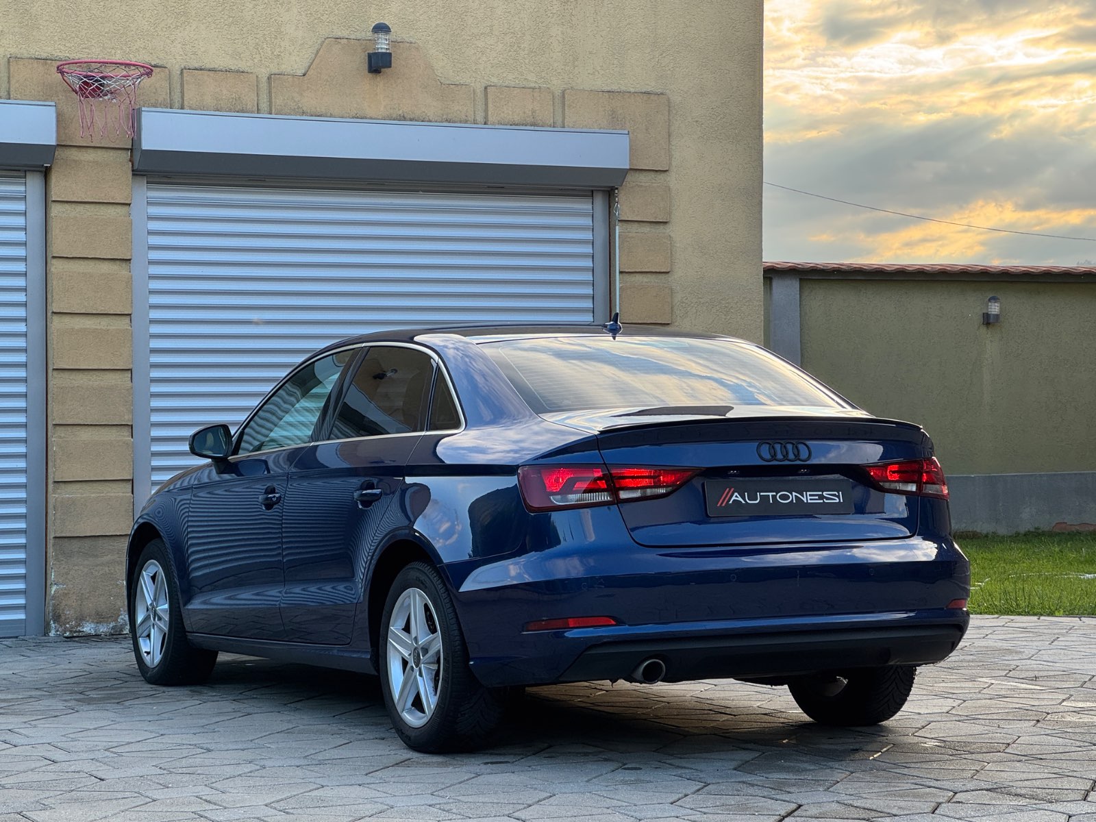 Audi A3 1.6TDI S-Tronic Ambiente Sedan - view 4