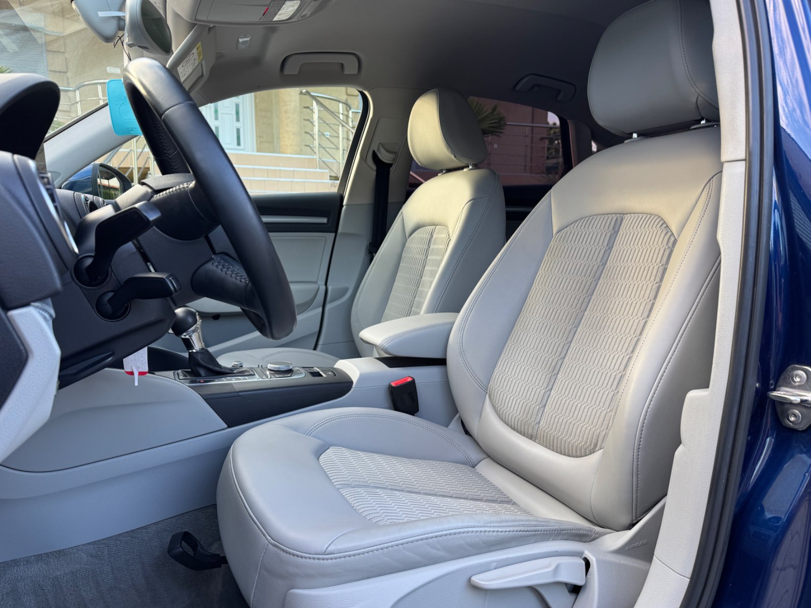 Audi A3 1.6TDI S-Tronic Ambiente Sedan - view 10