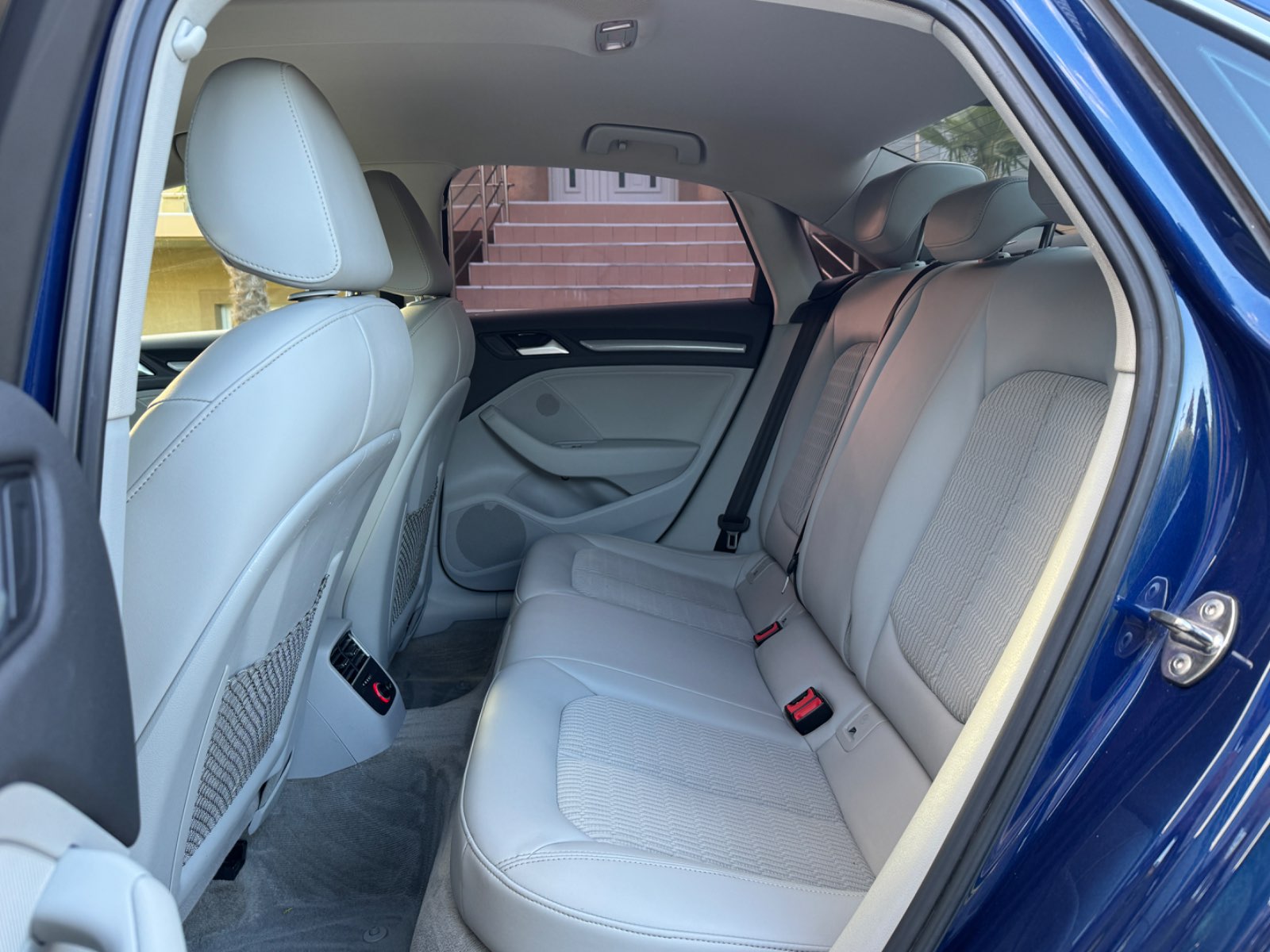 Audi A3 1.6TDI S-Tronic Ambiente Sedan - view 11