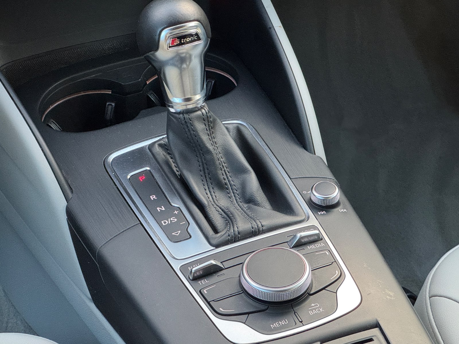 Audi A3 1.6TDI S-Tronic Ambiente Sedan - view 14