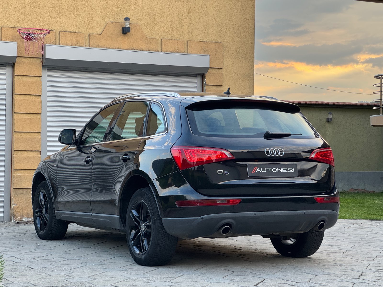 Audi Q5 3.0TDI Quattro S-Line - view 4