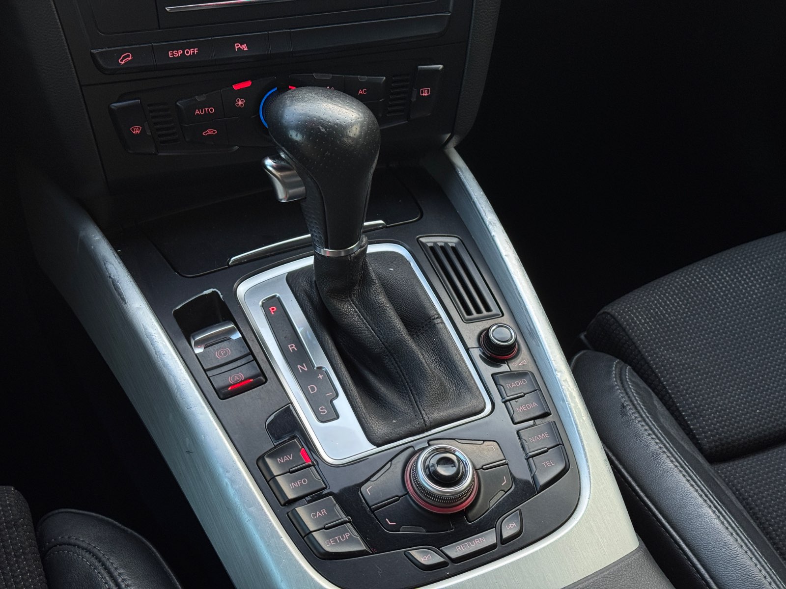 Audi Q5 3.0TDI Quattro S-Line - view 9