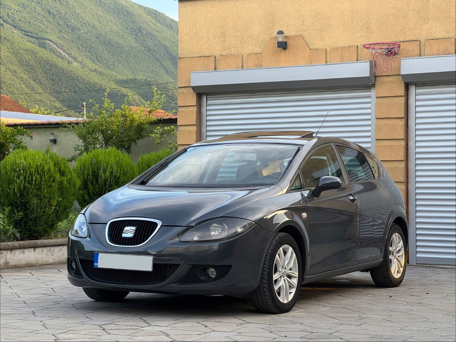 Seat Leon 2.0TDI - view 1
