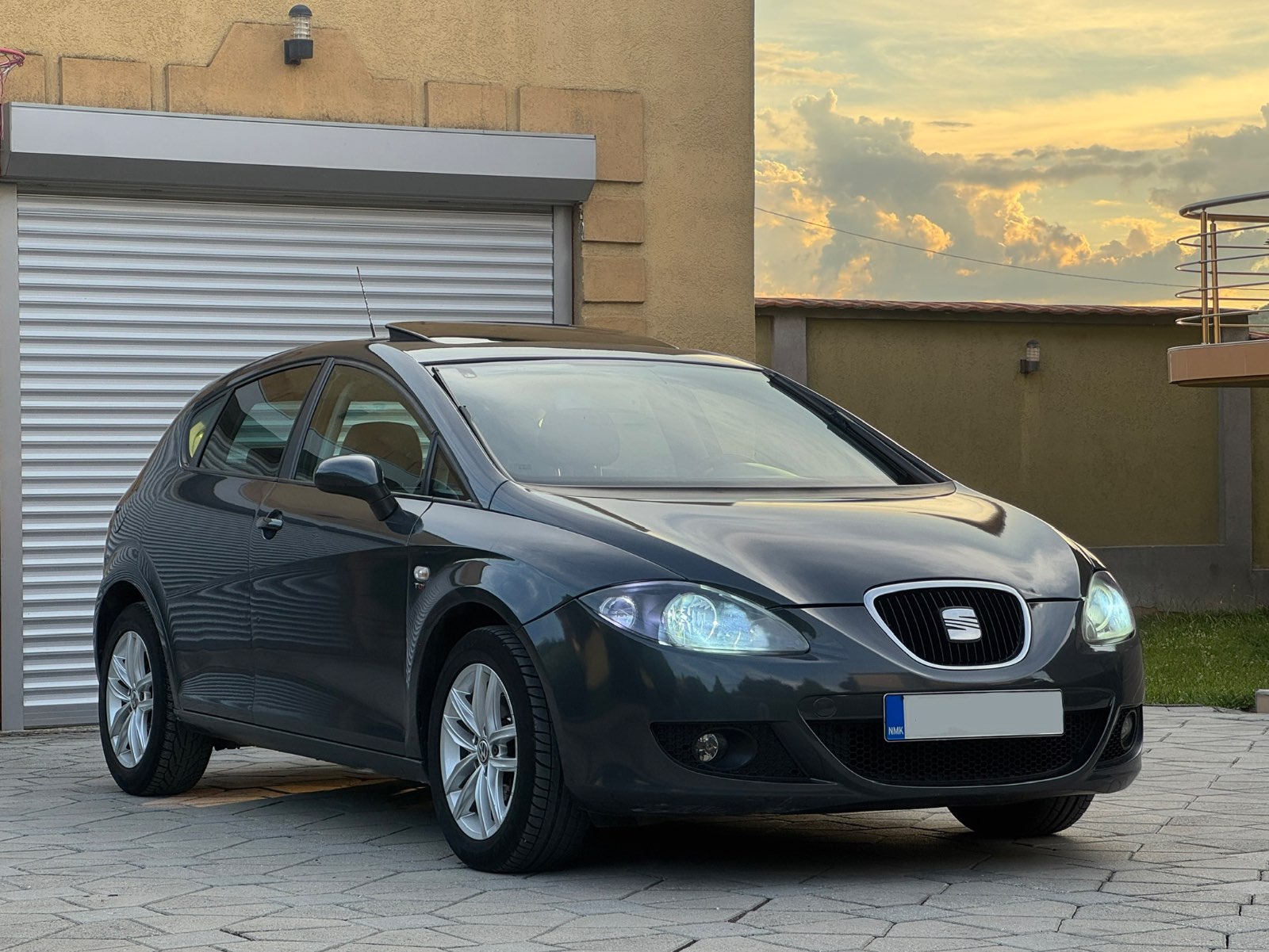 Seat Leon 2.0TDI - view 2