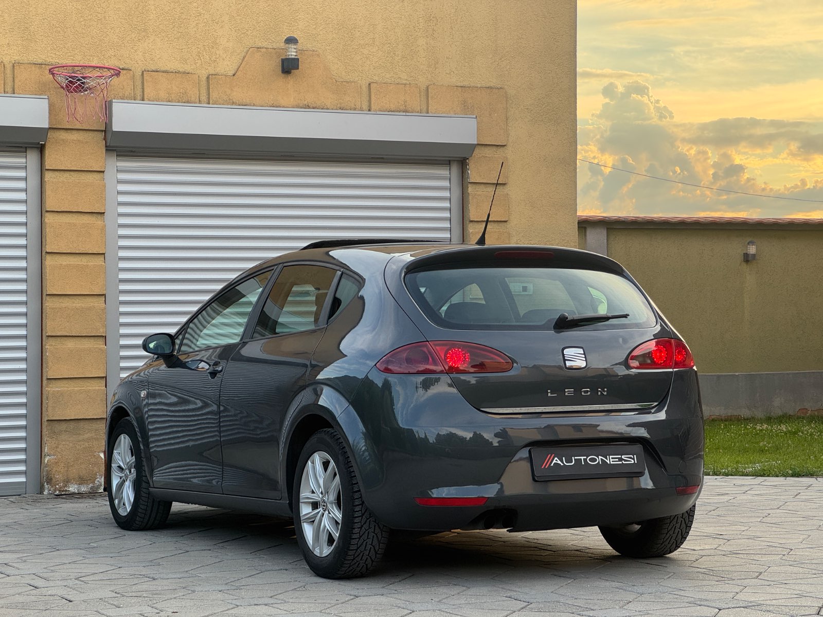 Seat Leon 2.0TDI - view 3