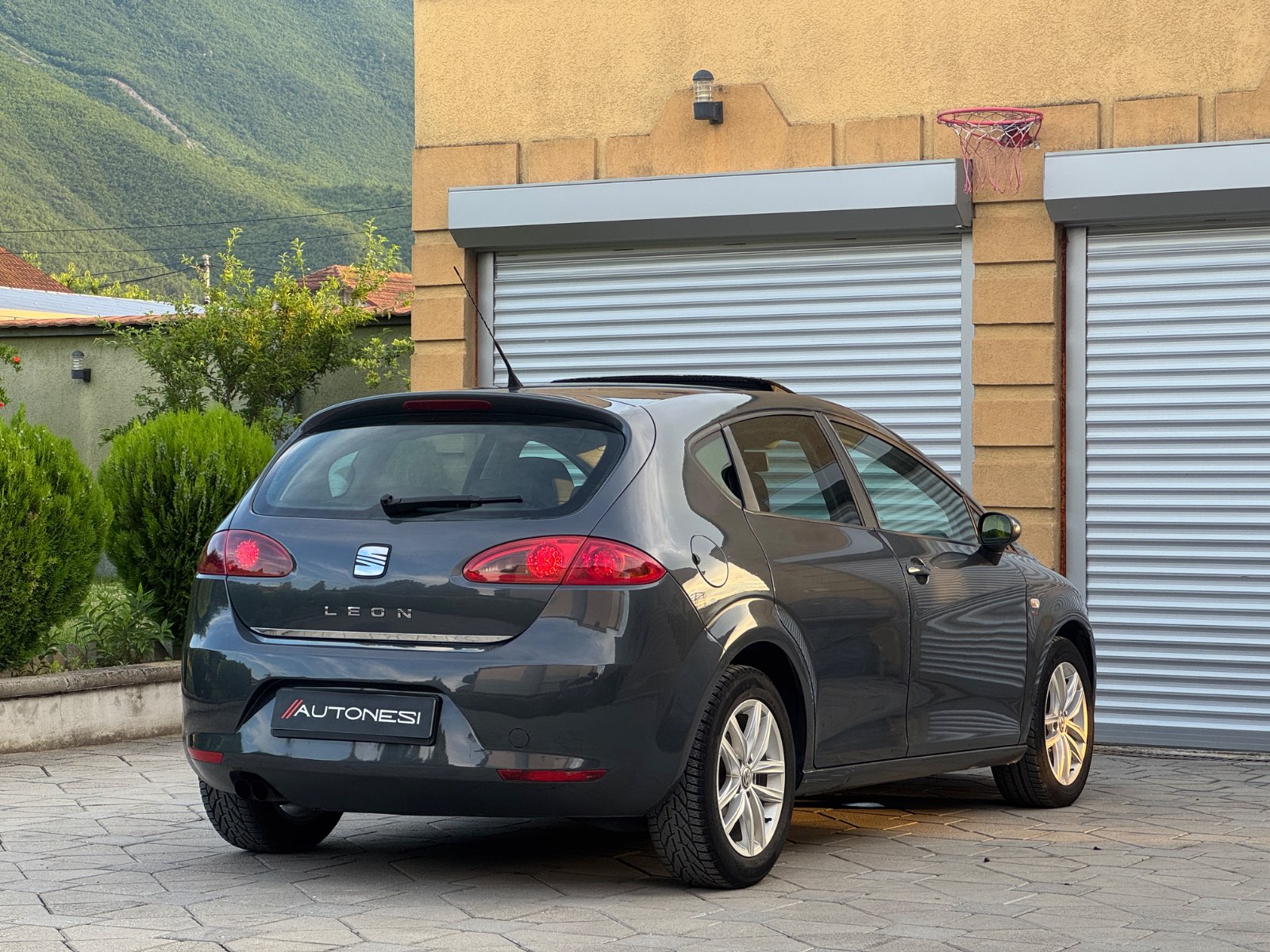 Seat Leon 2.0TDI - view 4
