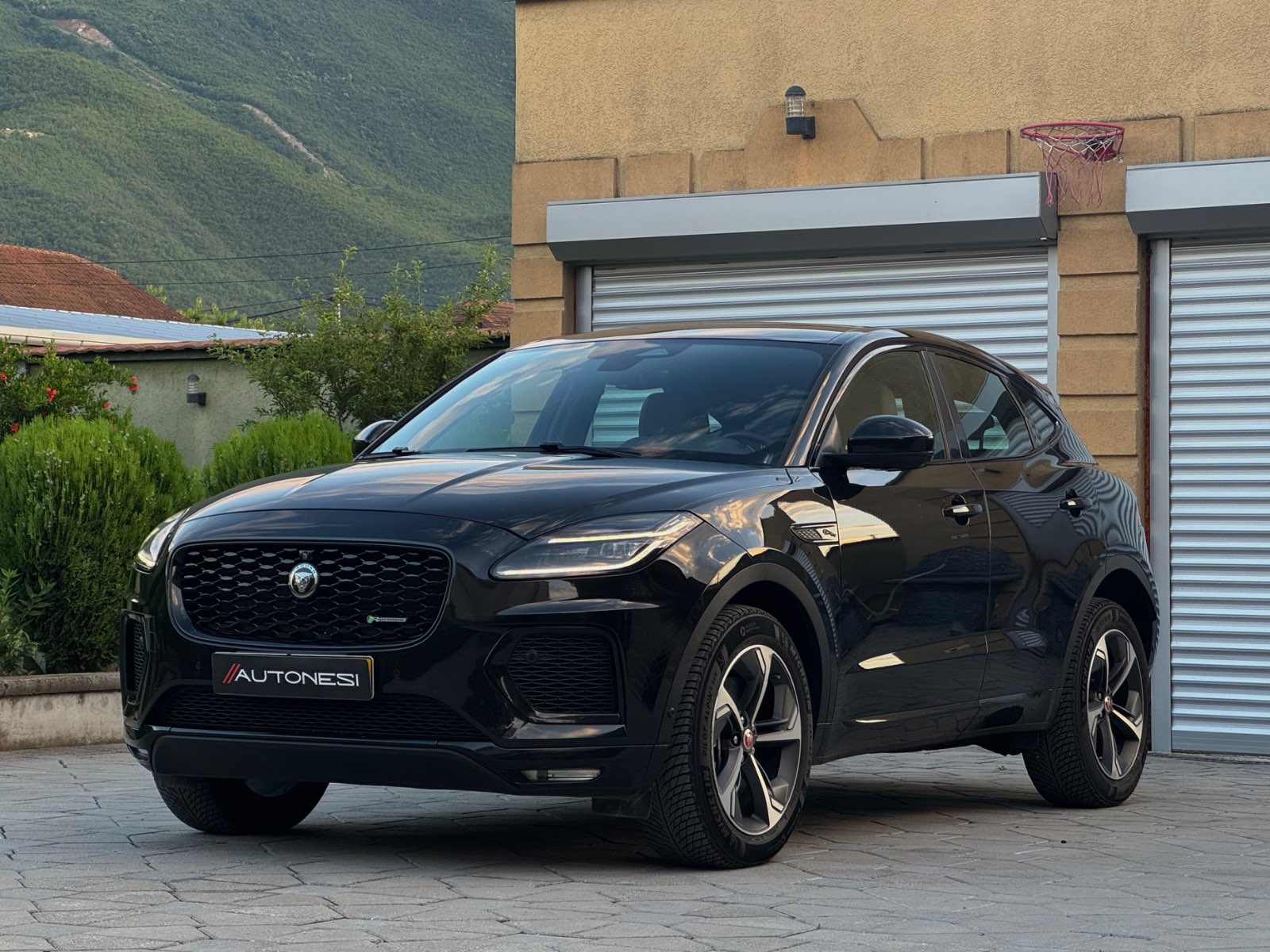 Jaguar E-Pace 2.0D R-Dynamic HSE (Facelift)