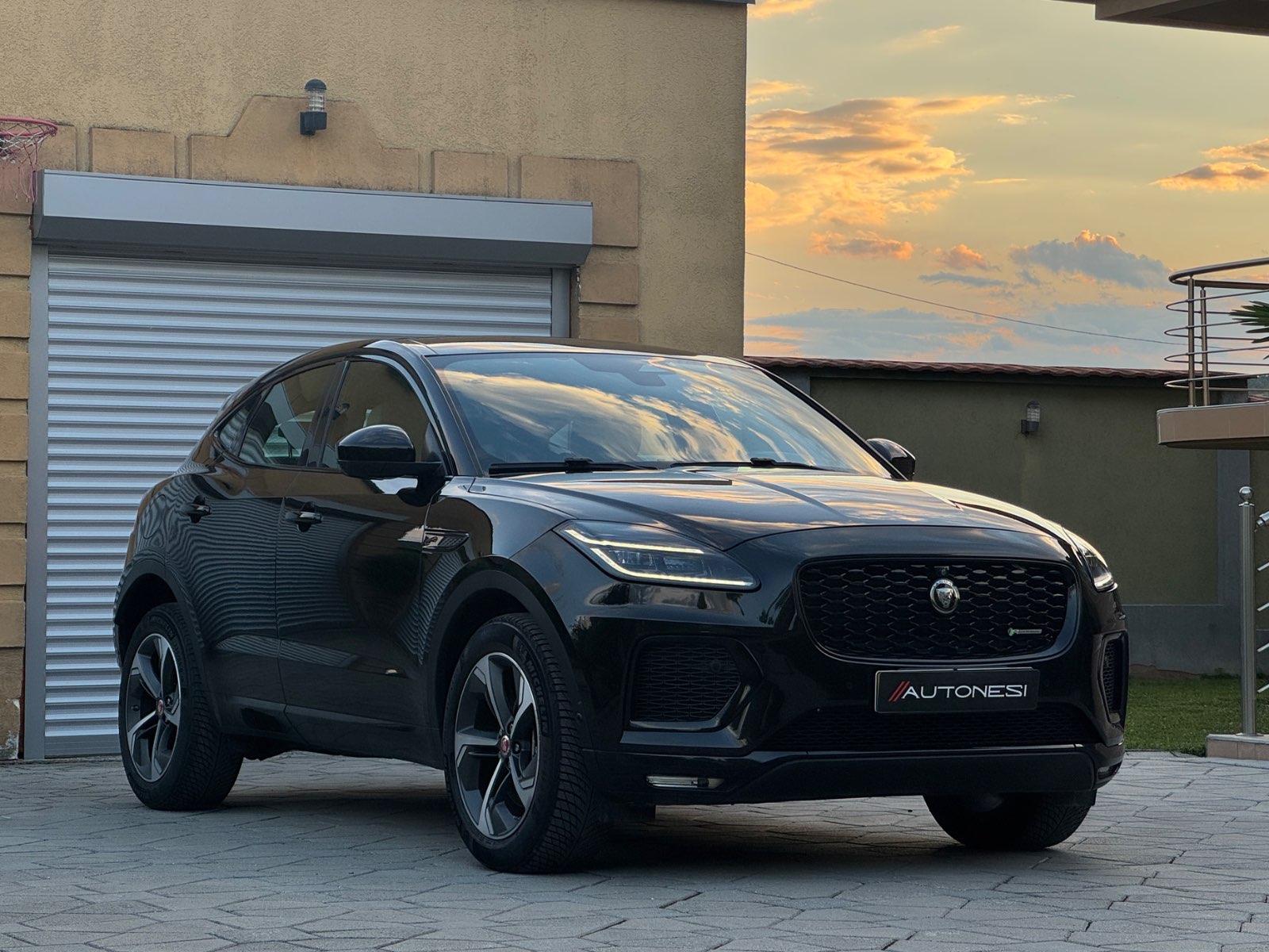 Jaguar E-Pace 2.0D R-Dynamic HSE (Facelift) - view 5