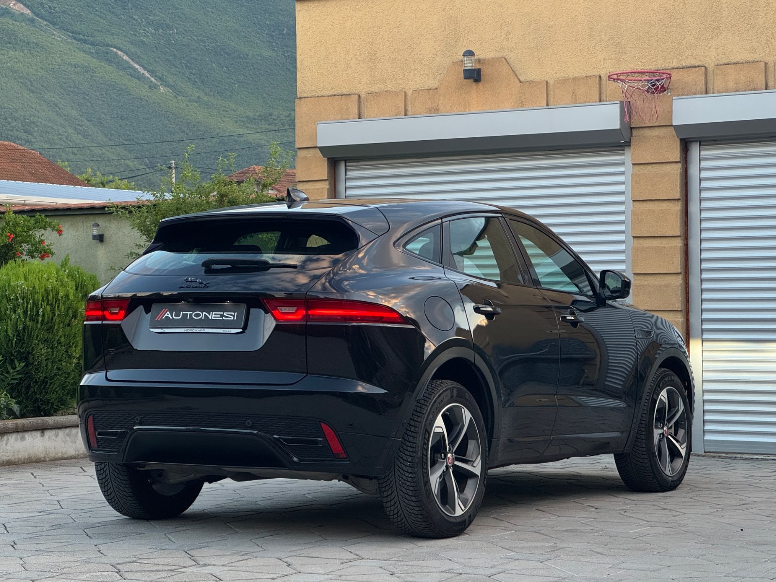 Jaguar E-Pace 2.0D R-Dynamic HSE (Facelift) - view 6
