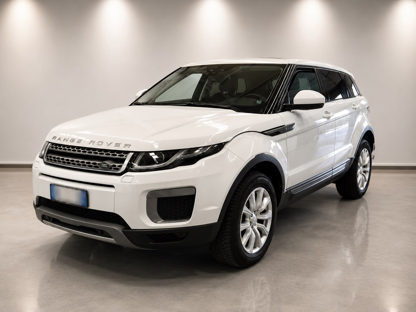 Land Rover Evoque SE (Facelift) - view 1