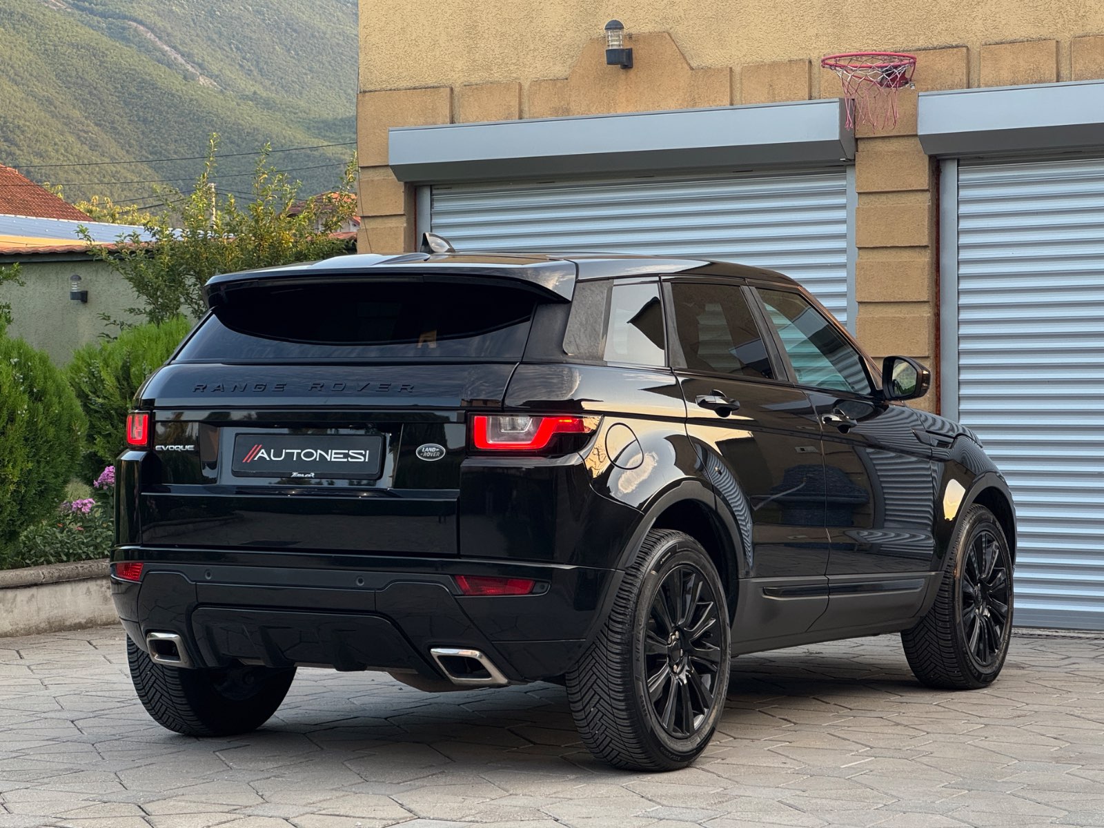 Land Rover Evoque 2.0D TD4 Autobiography (Facelift) - view 3