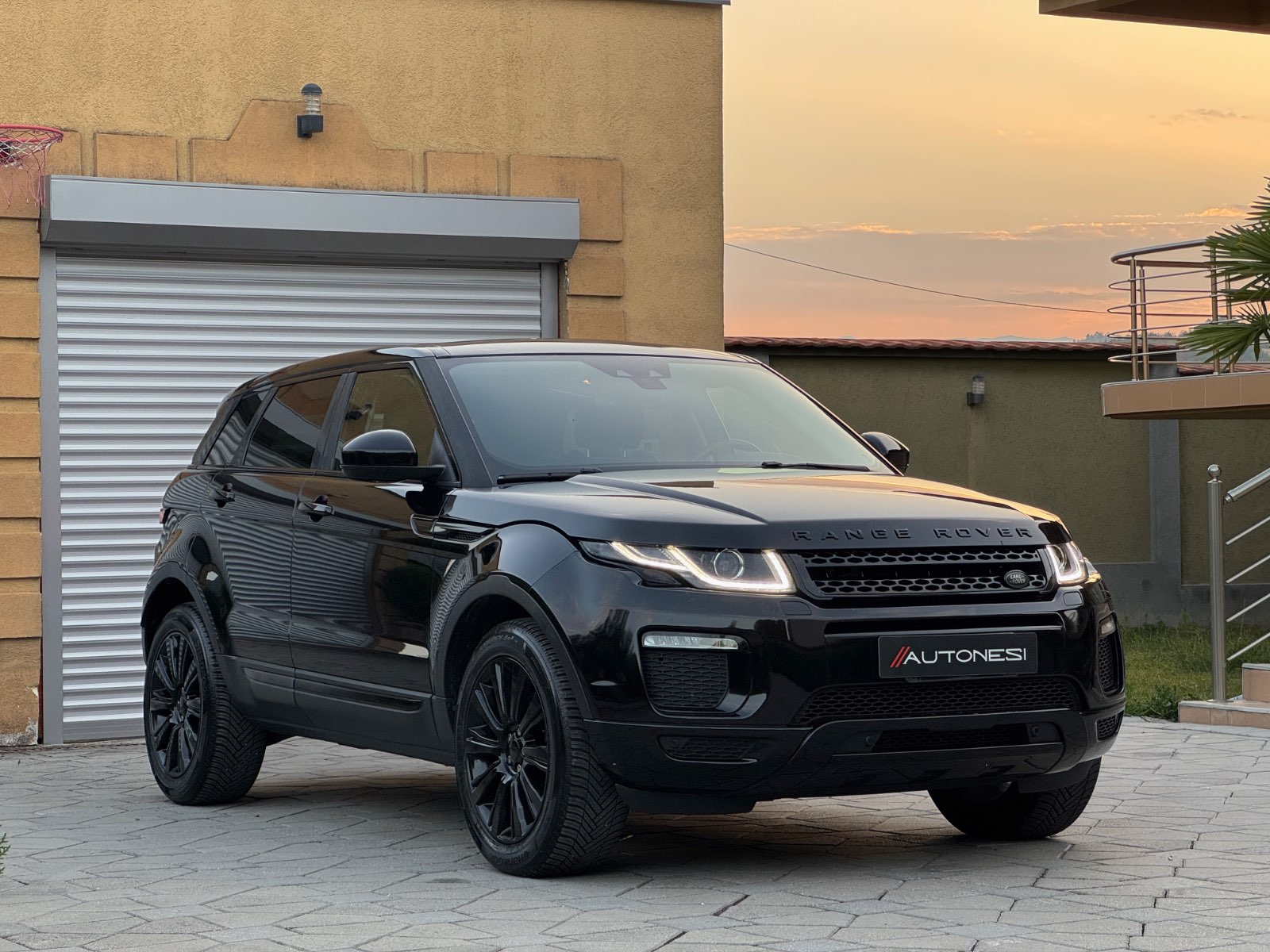 Land Rover Evoque 2.0D TD4 Autobiography (Facelift) - view 4