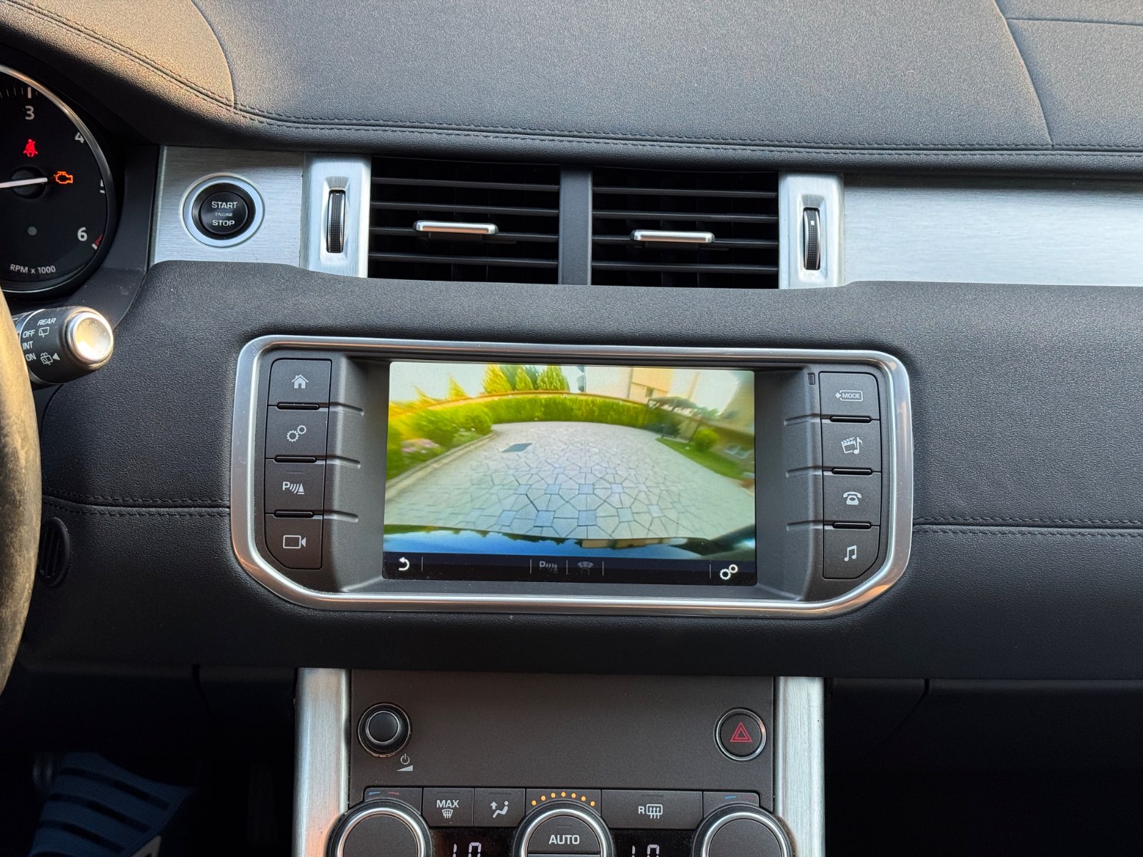 Land Rover Evoque 2.0D TD4 Autobiography (Facelift) - view 11