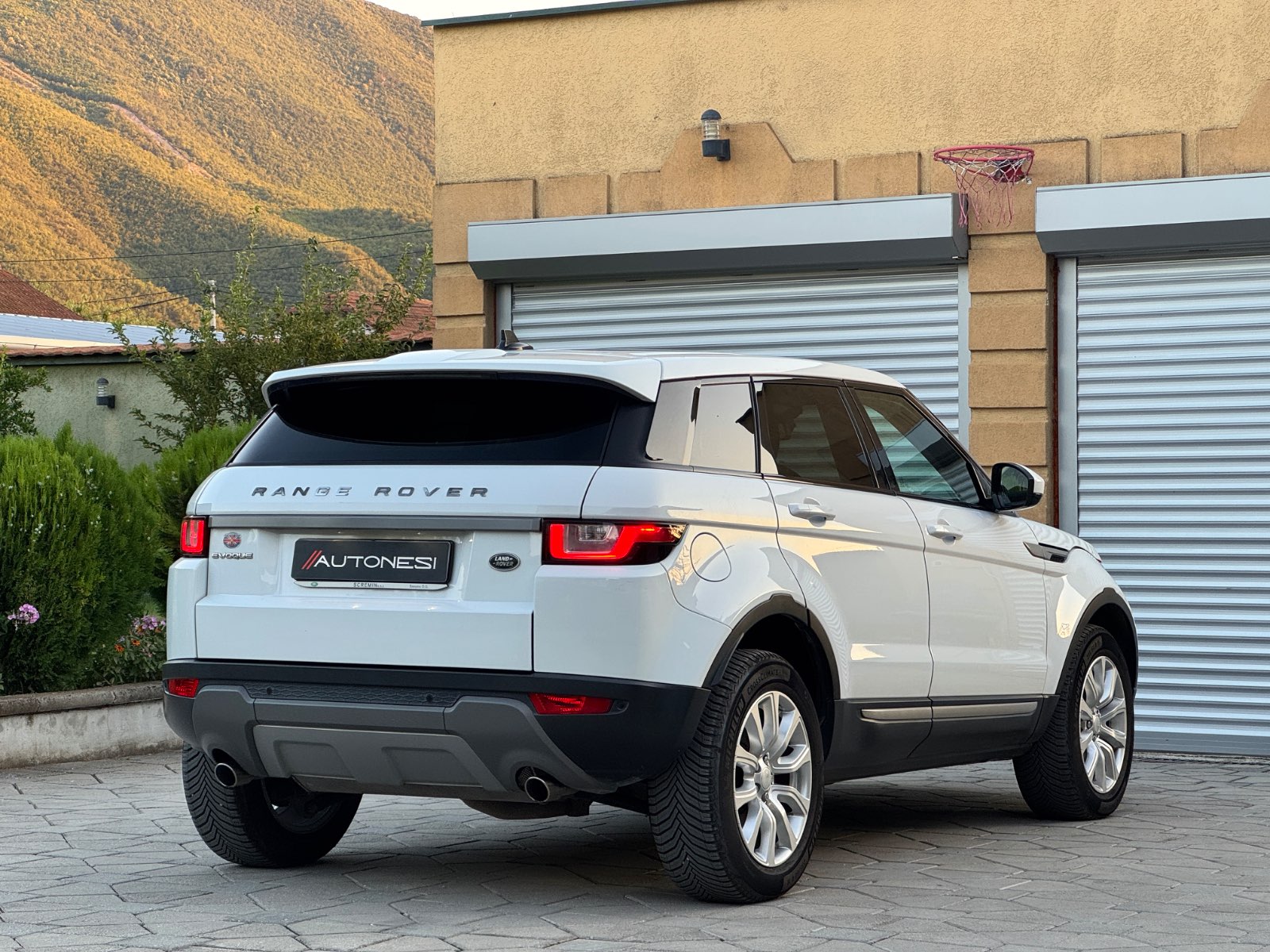 Land Rover Evoque 2.0D (Facelift) - view 2