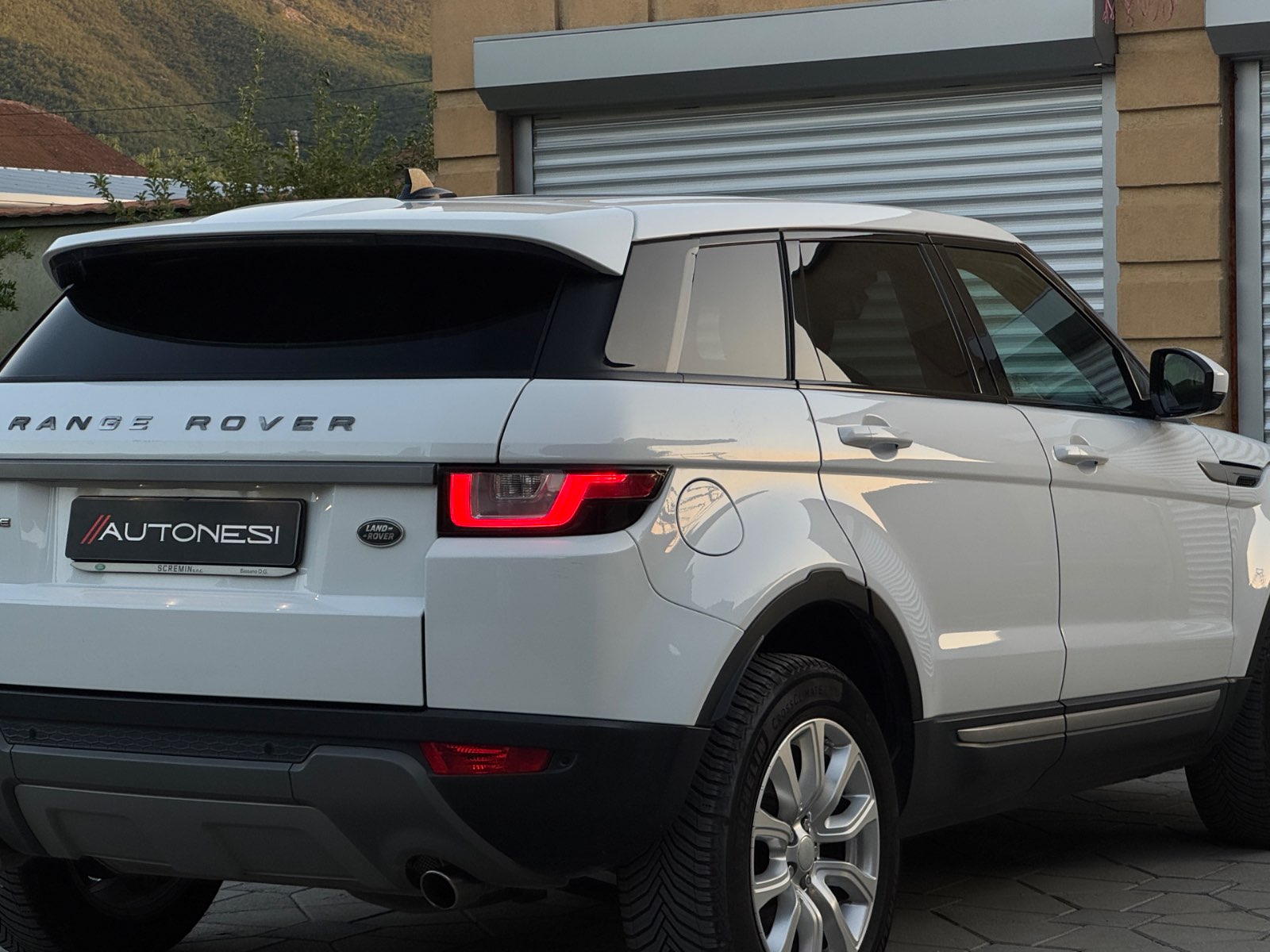 Land Rover Evoque 2.0D (Facelift) - view 4