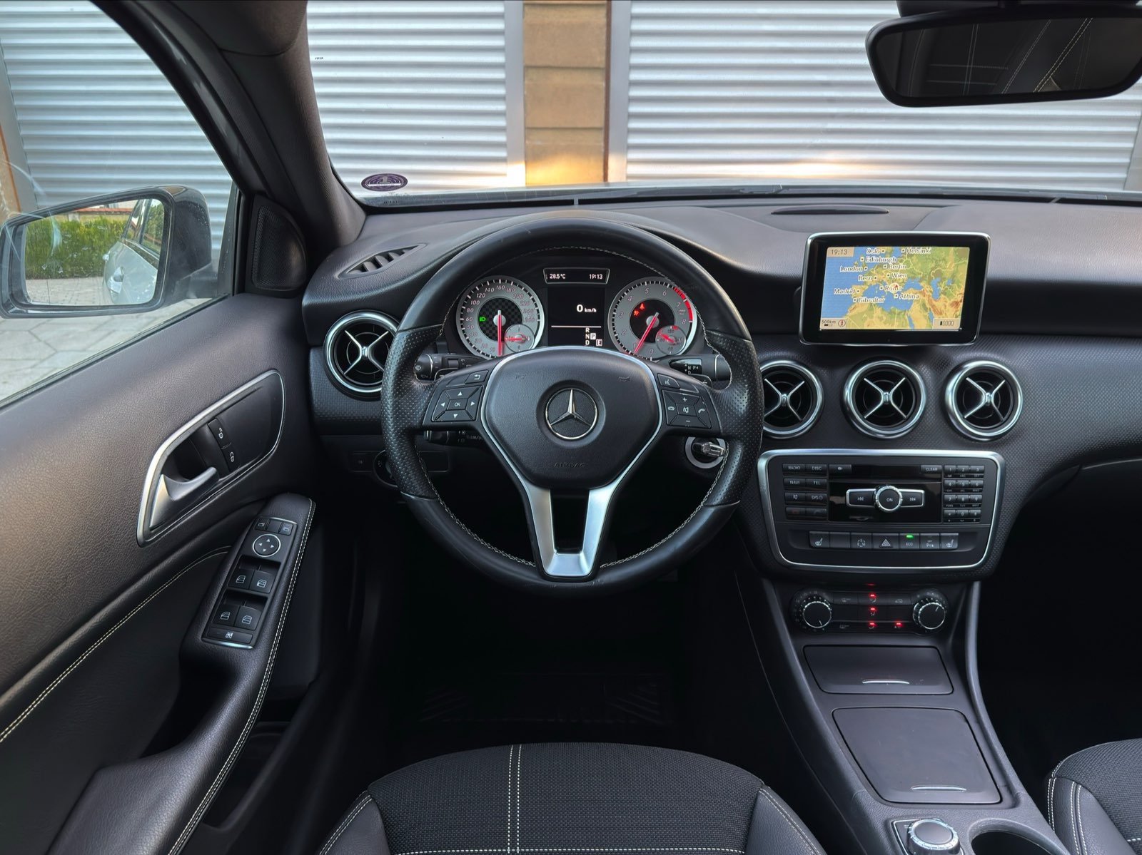 Mercedes-Benz A200 AMG Line - view 6