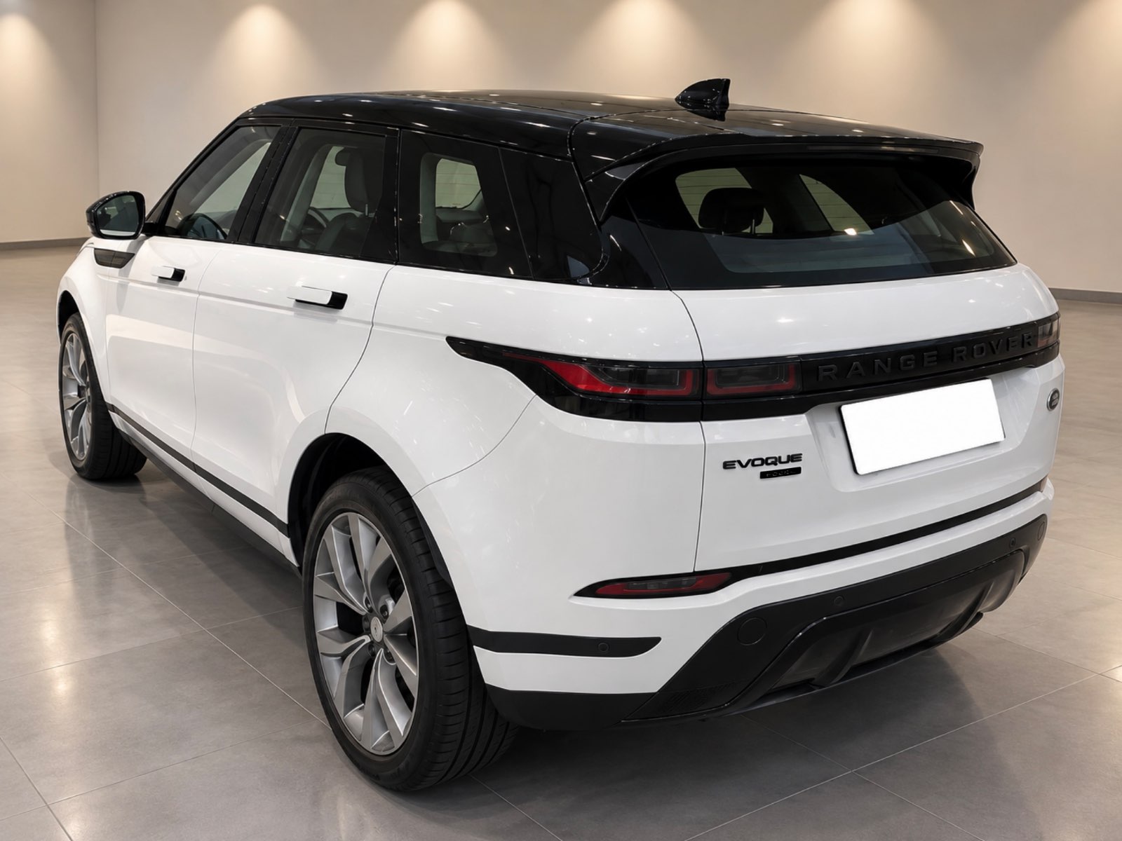 Land Rover Evoque D150 Night Pack - view 3