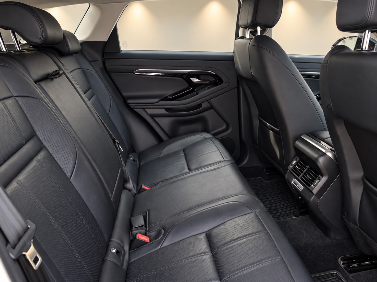 Land Rover Evoque D150 Night Pack - view 5