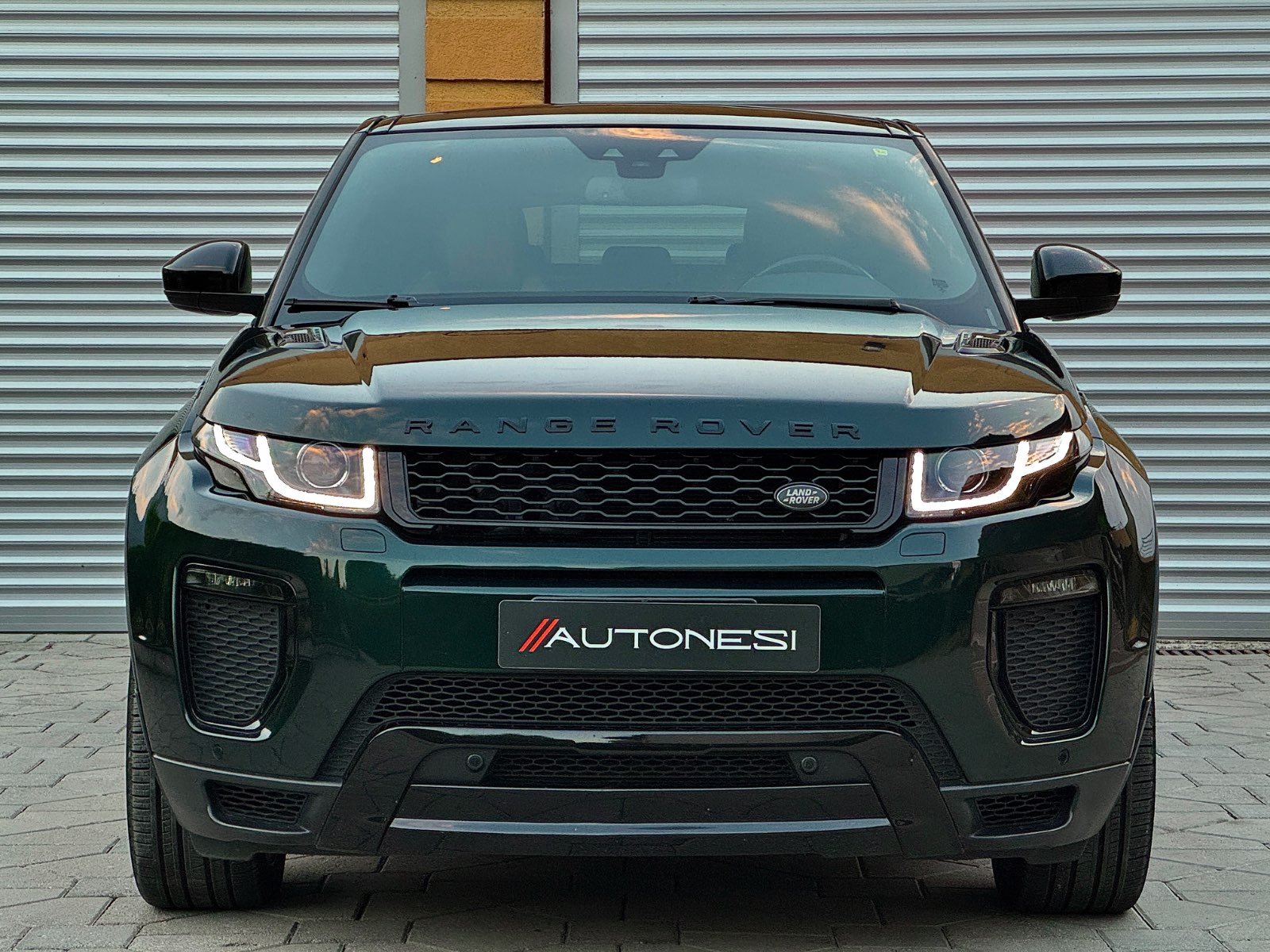 Land Rover Evoque 2.0 SD4 HSE Dynamic (Facelift) - view 2
