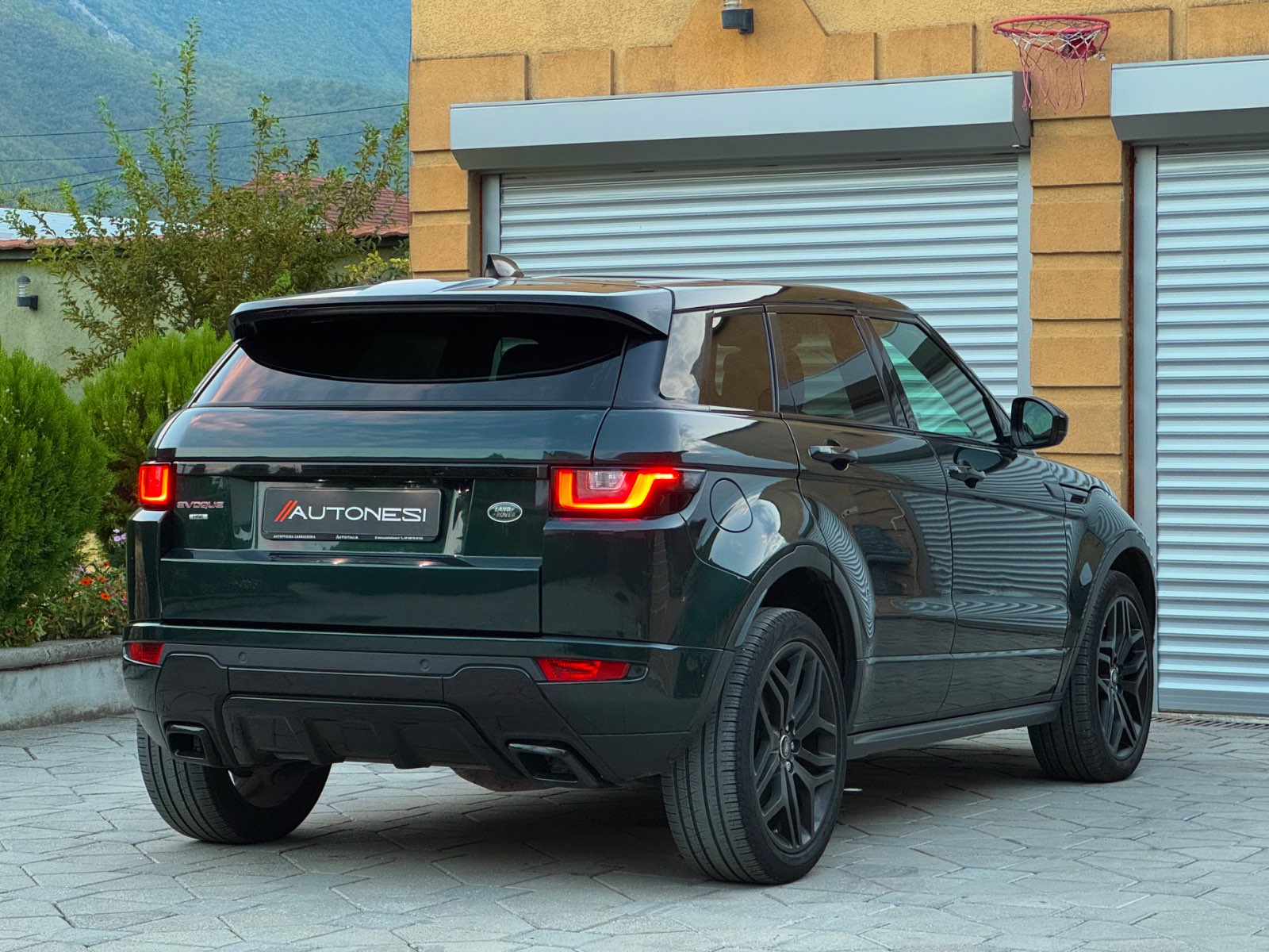 Land Rover Evoque 2.0 SD4 HSE Dynamic (Facelift) - view 4