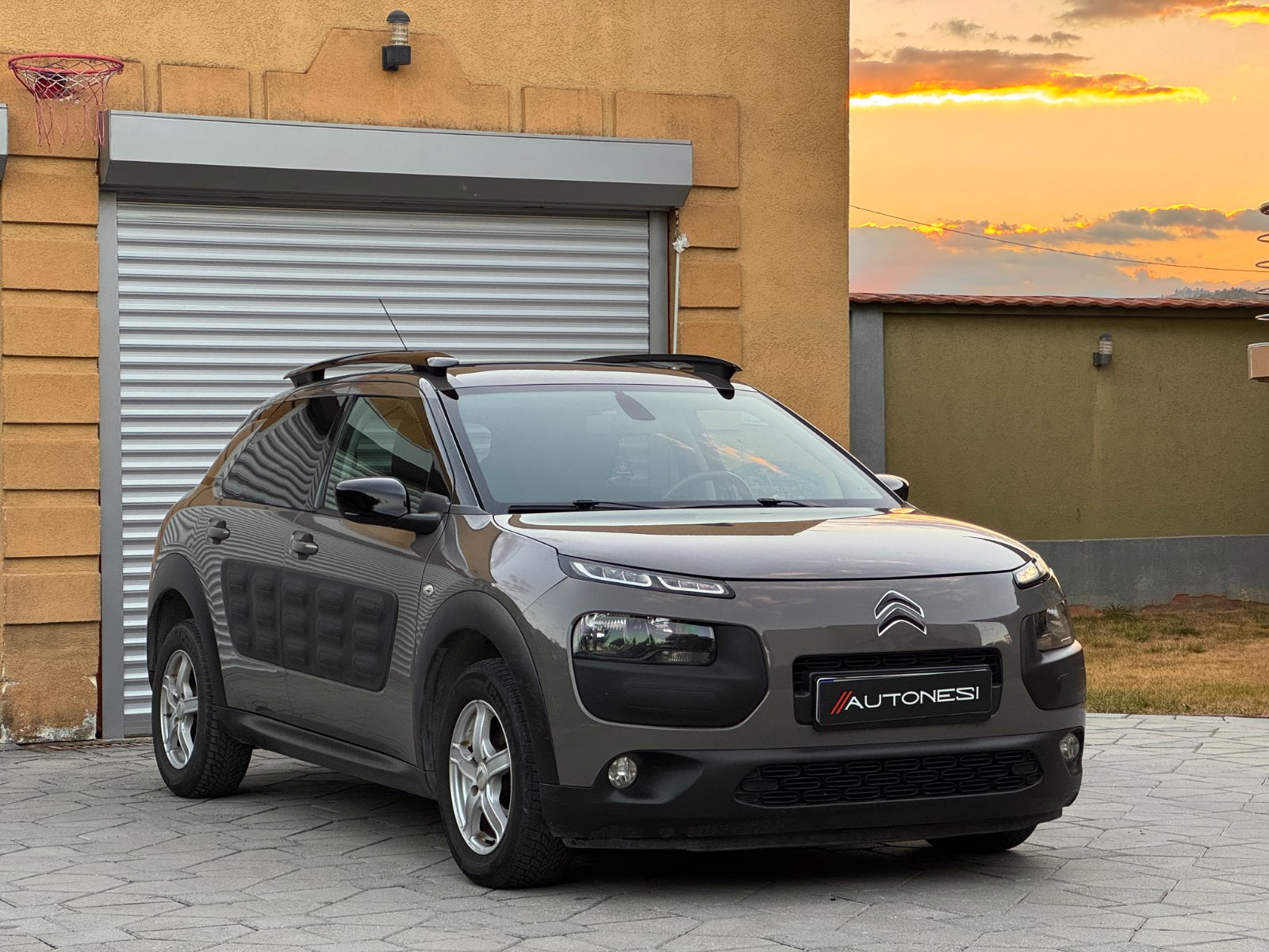Citroën C4 Cactus 1.6 HDi SHINE - view 2