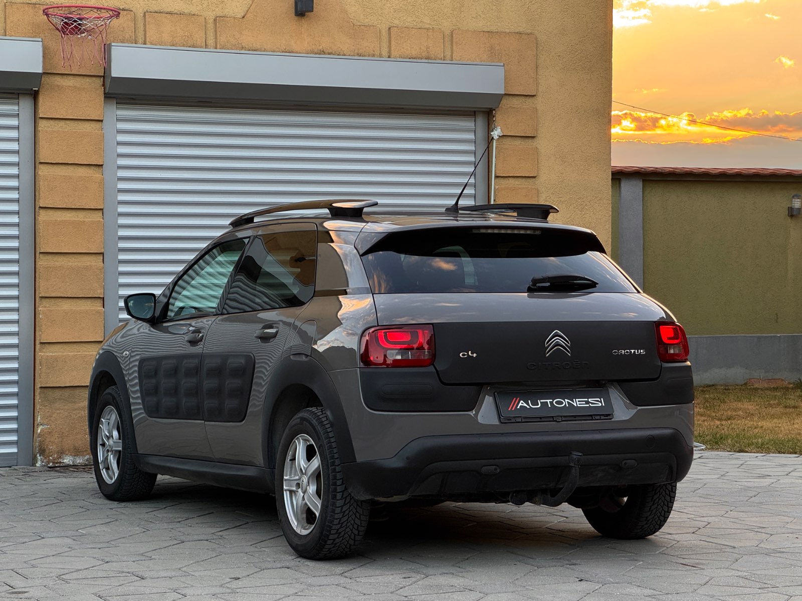 Citroën C4 Cactus 1.6 HDi SHINE - view 3