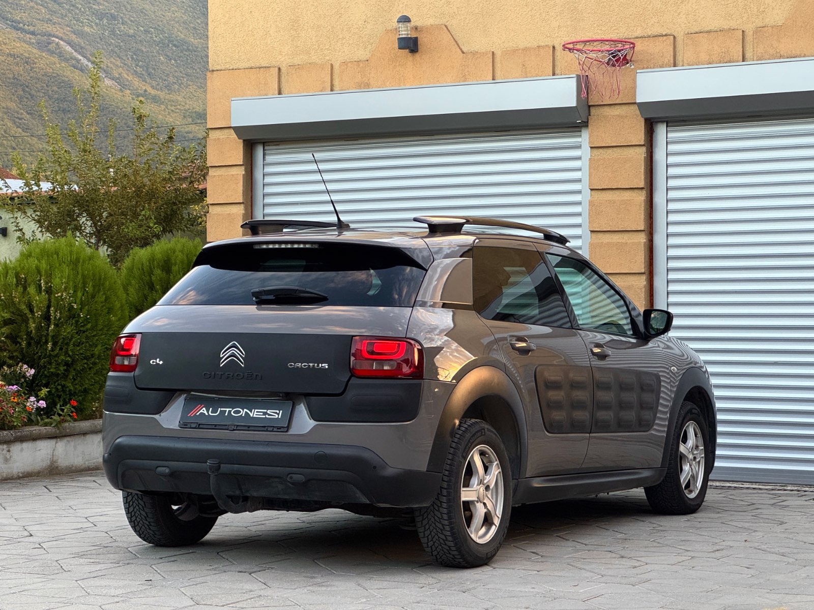 Citroën C4 Cactus 1.6 HDi SHINE - view 4