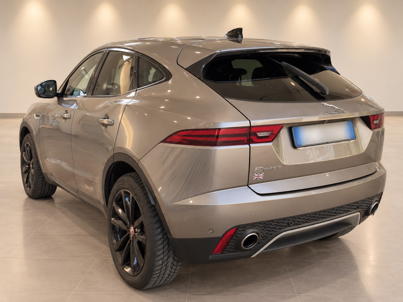 Jaguar E-Pace D150 S AWD Black Pack - view 3
