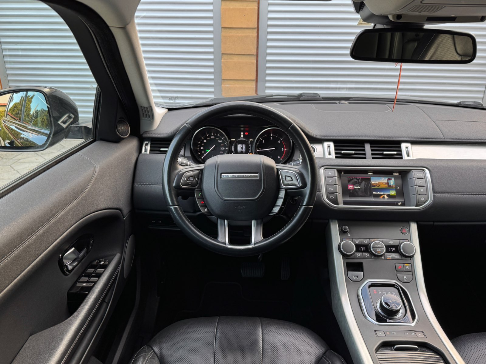 Range Rover Evoque 2.0 Td4 SE Dynamic Black Pack - view 7