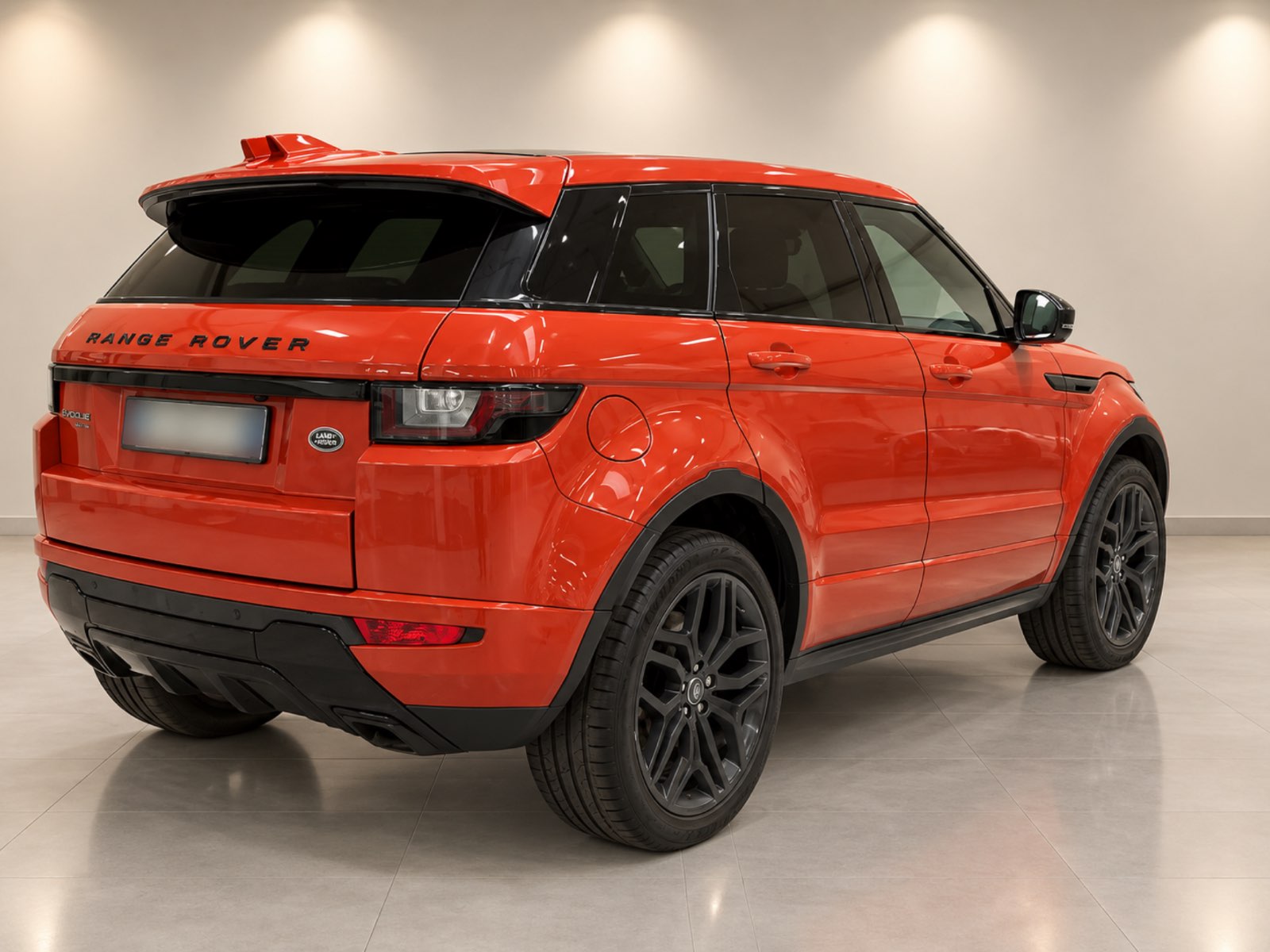 Range Rover Evoque 2.0 Td4 HSE Dynamic Black Pack - view 2